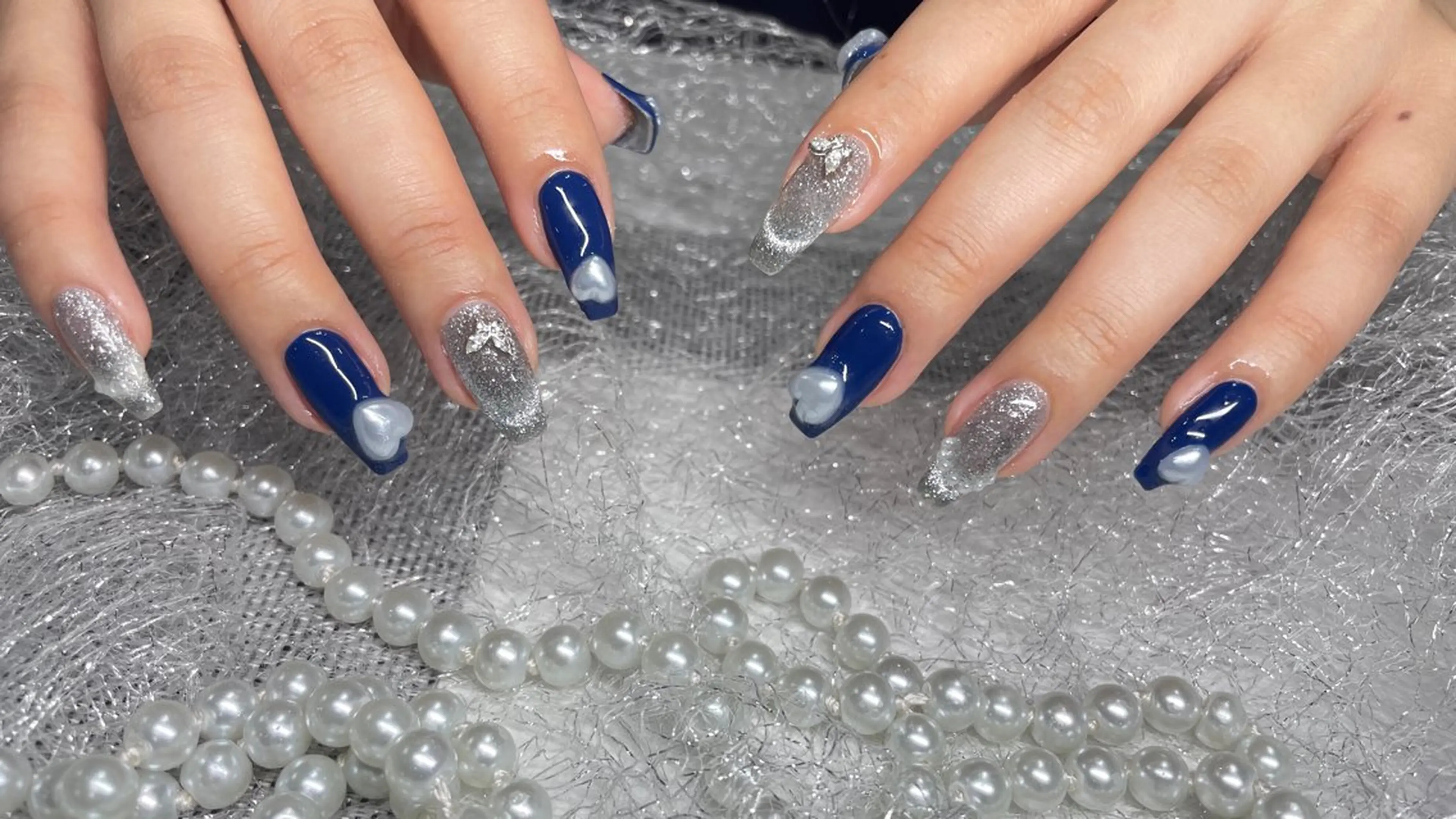 ネイル 長さ出し フットネイル フレンチネイル ジェルネイル ガラスフレンチ ハンドネイル ハンドケア More Glam渋谷店のネイルデザイン