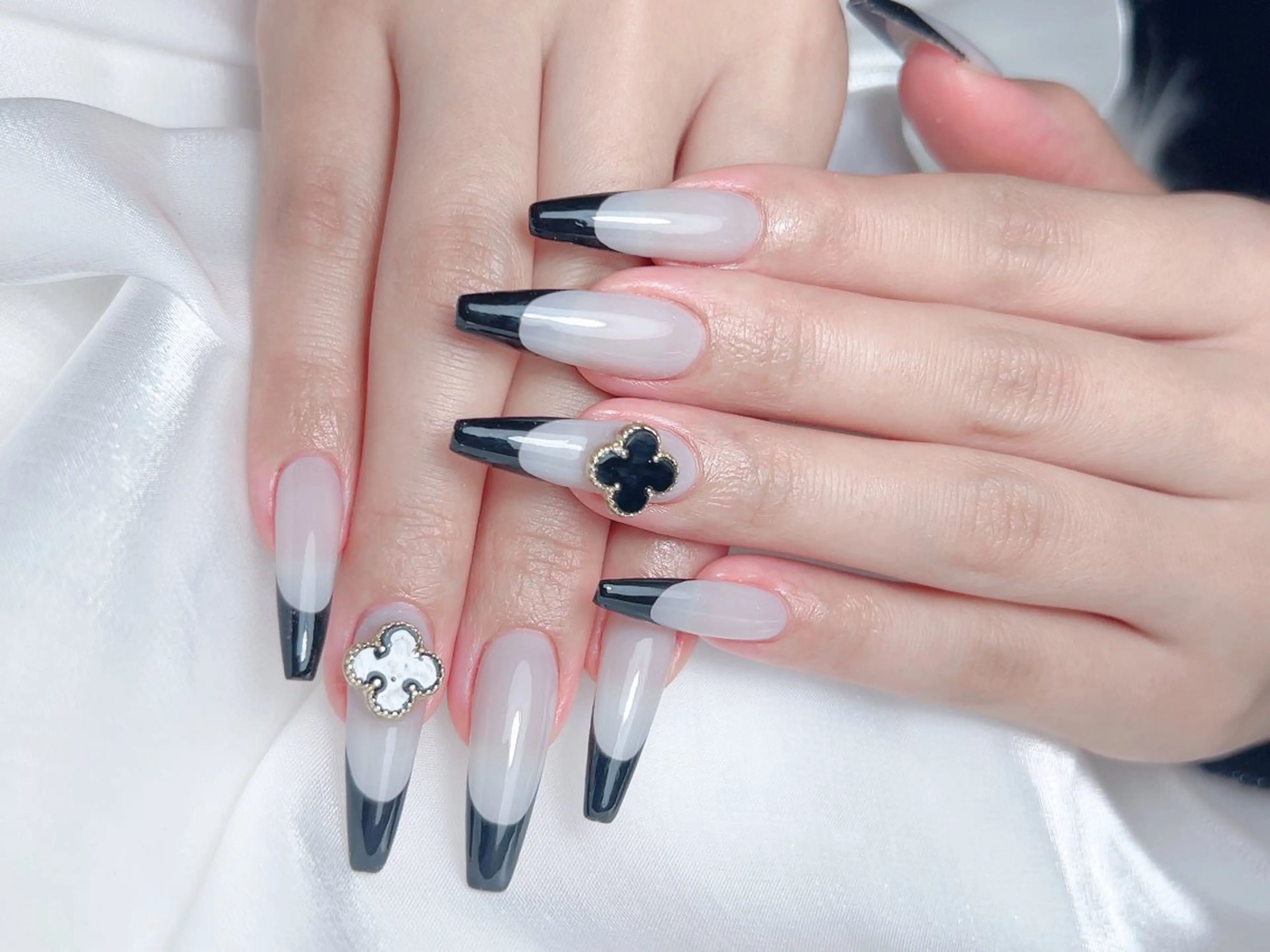 ネイル ハンドネイル 🎀M nails✨ ビューティーのネイルデザイン