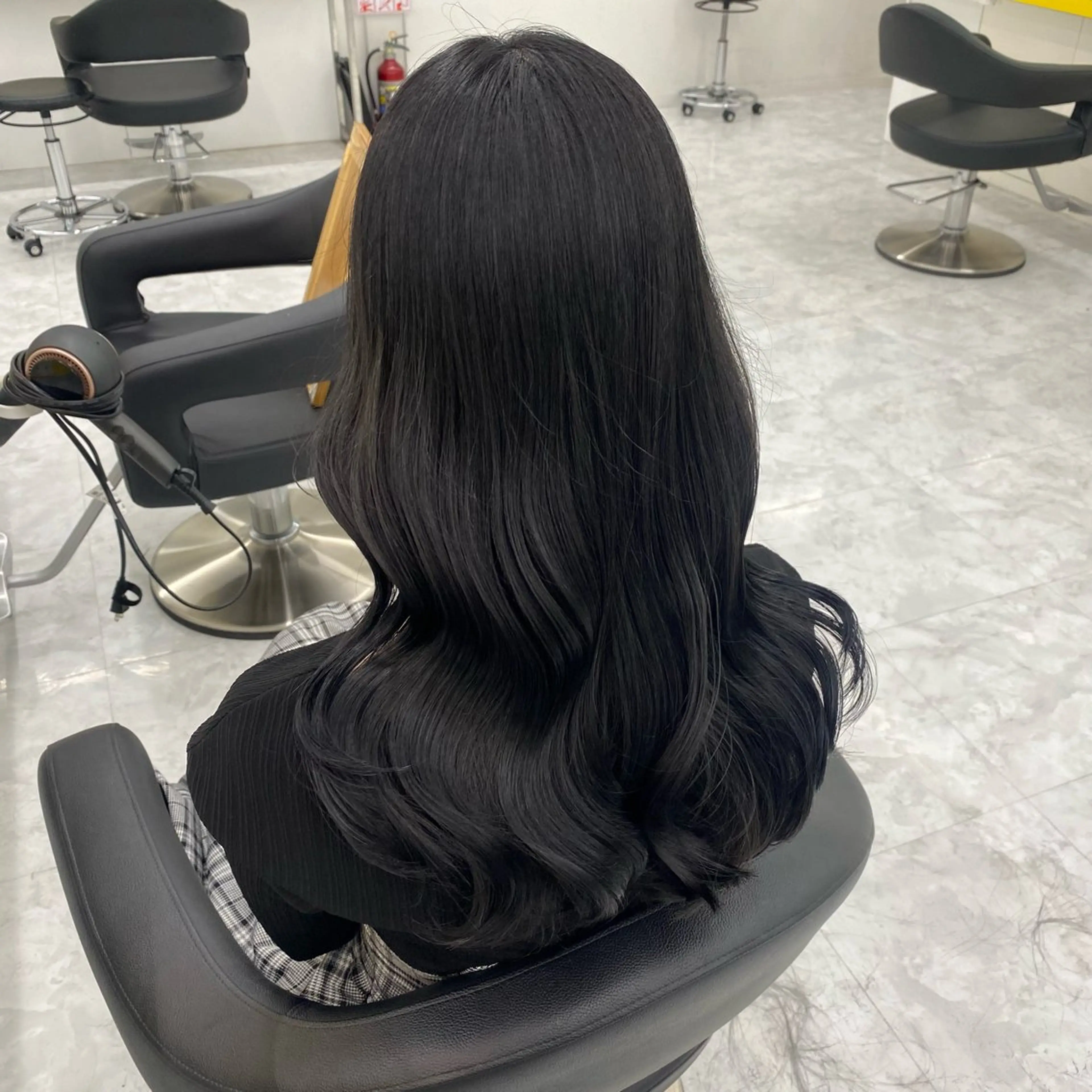 ロング カラー パーマ ヘアアレンジ メンズ キッズ メンズブリーチ 黒髪 ブリーチ ブルーカラー ブルーブラック ヘアカラー Lumo所属・💖横浜ブリーチなし 💖MIHOのヘアスタイル