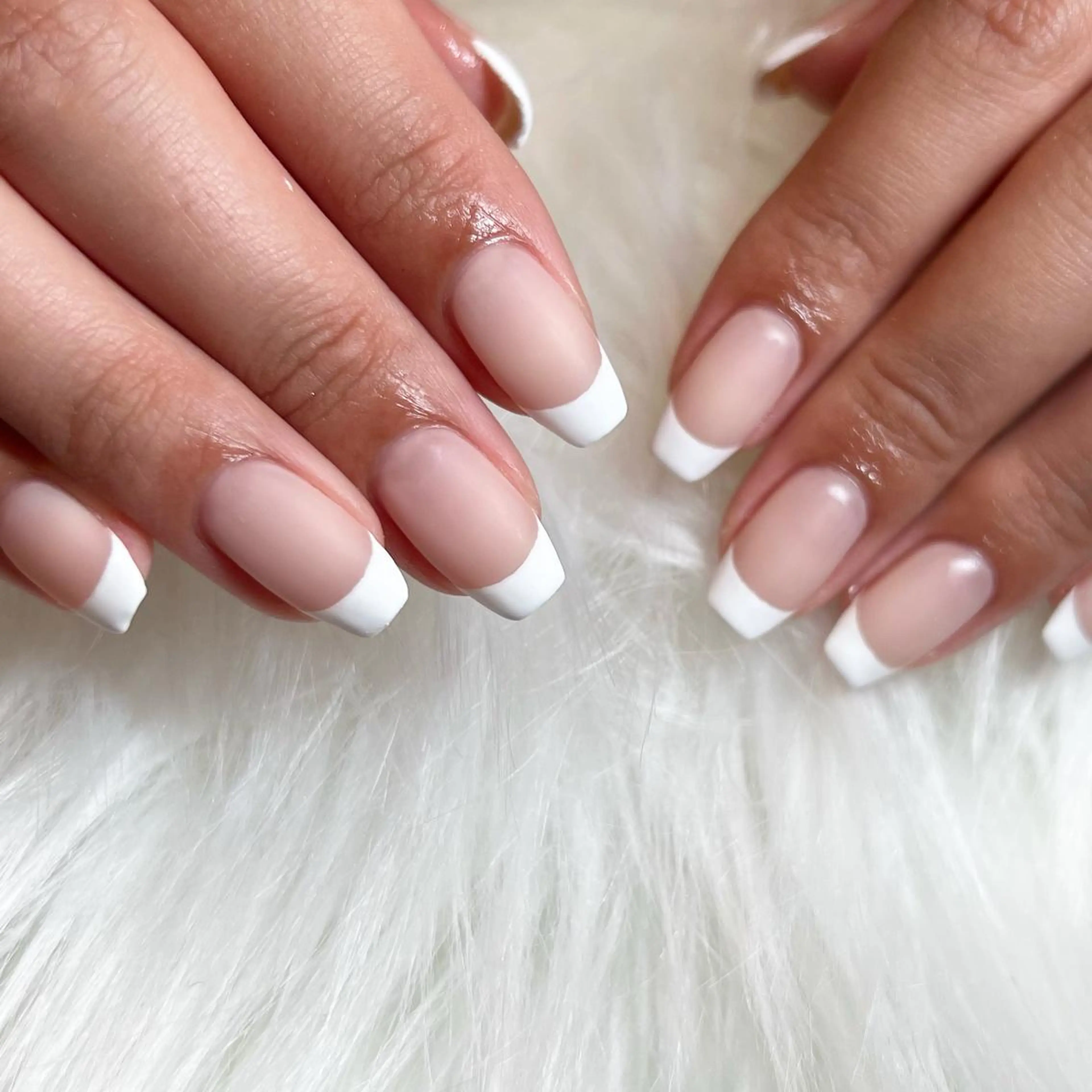 ネイル フレンチネイル シンプルネイル 藤本 楓のネイルデザイン