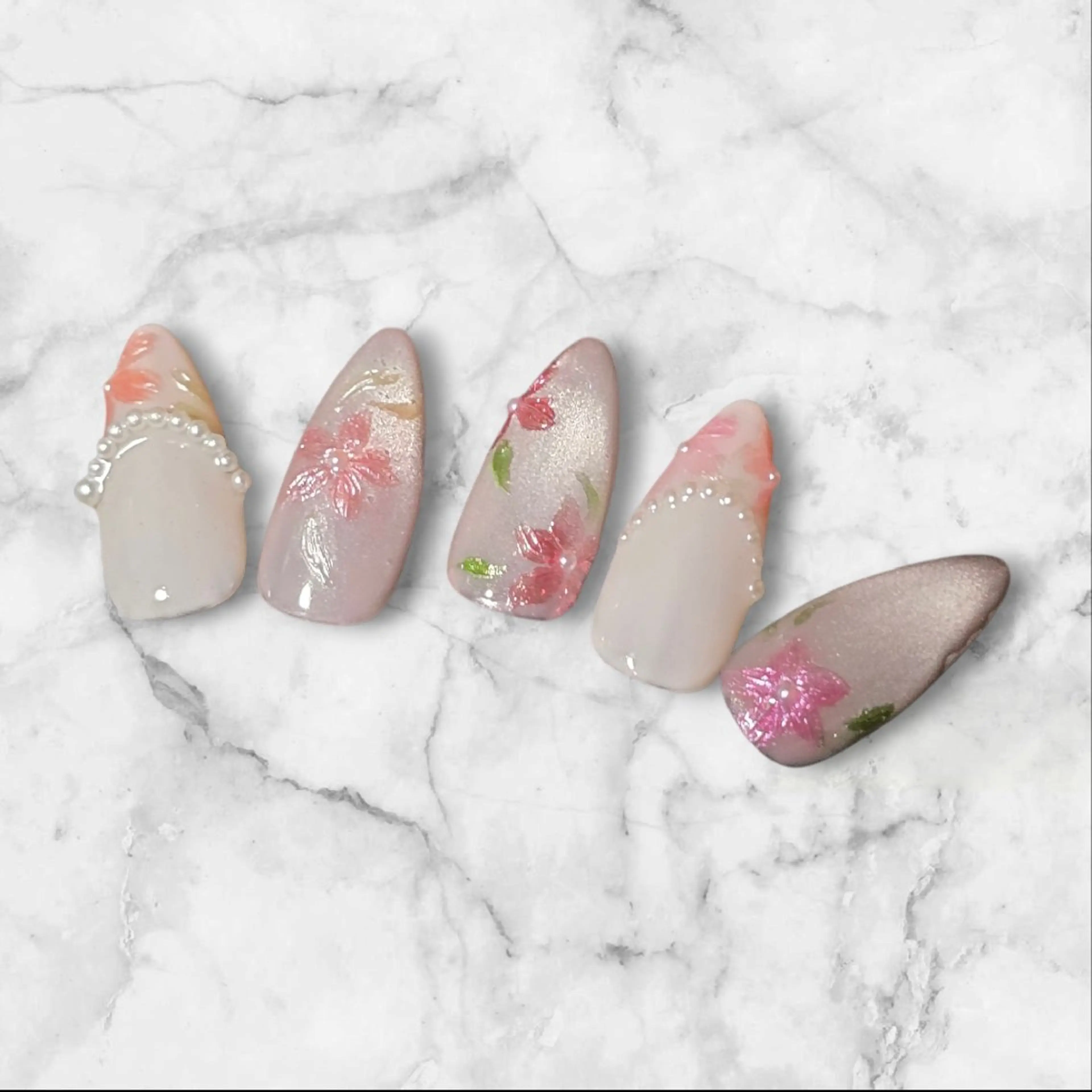 ネイル フラワーネイル マグネットネイル ミラーネイル ハンドネイル minion蕨所属・minion 蕨のネイルデザイン