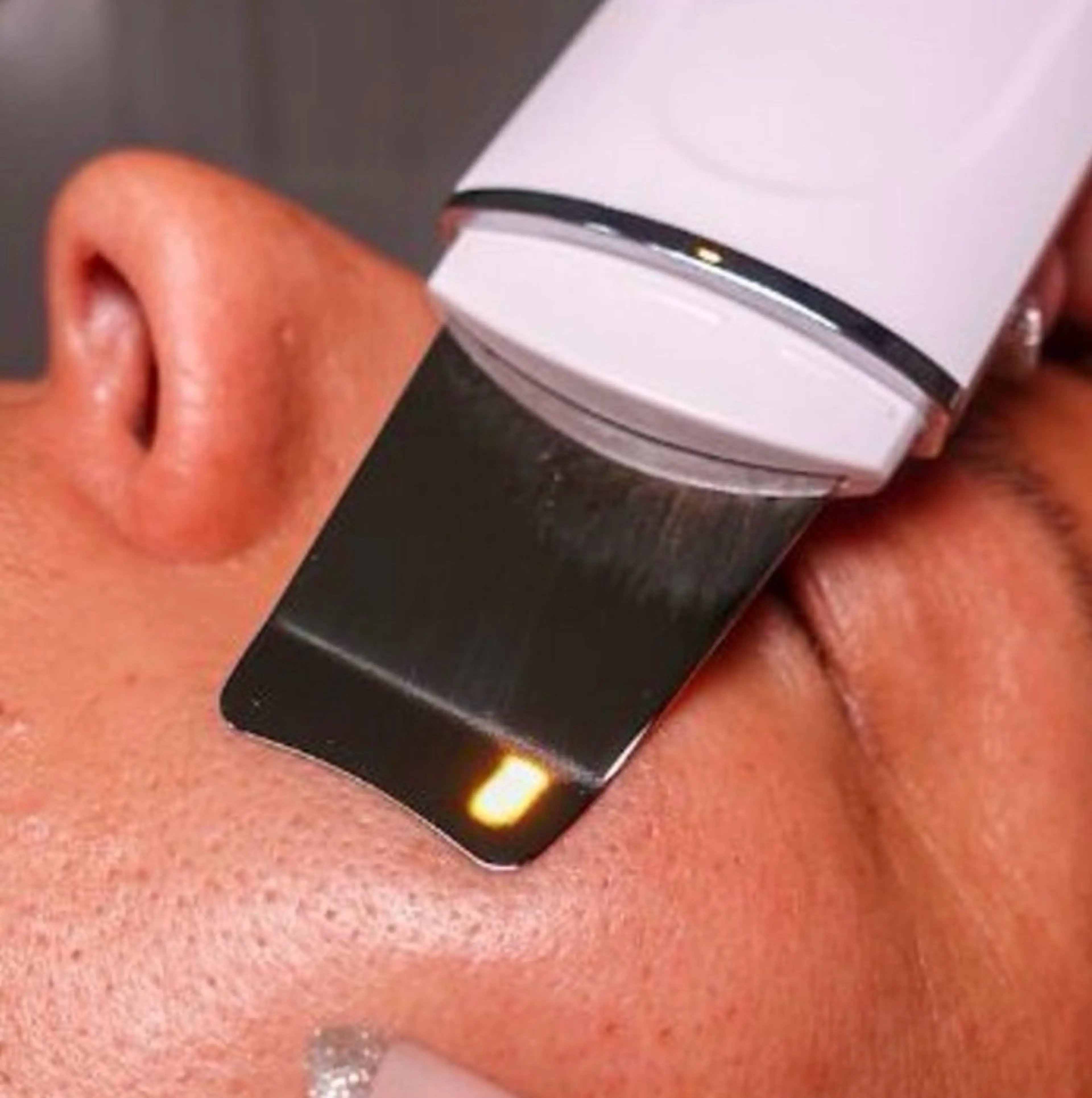 眉毛のWAX脱毛+フェイシャルエステの写真