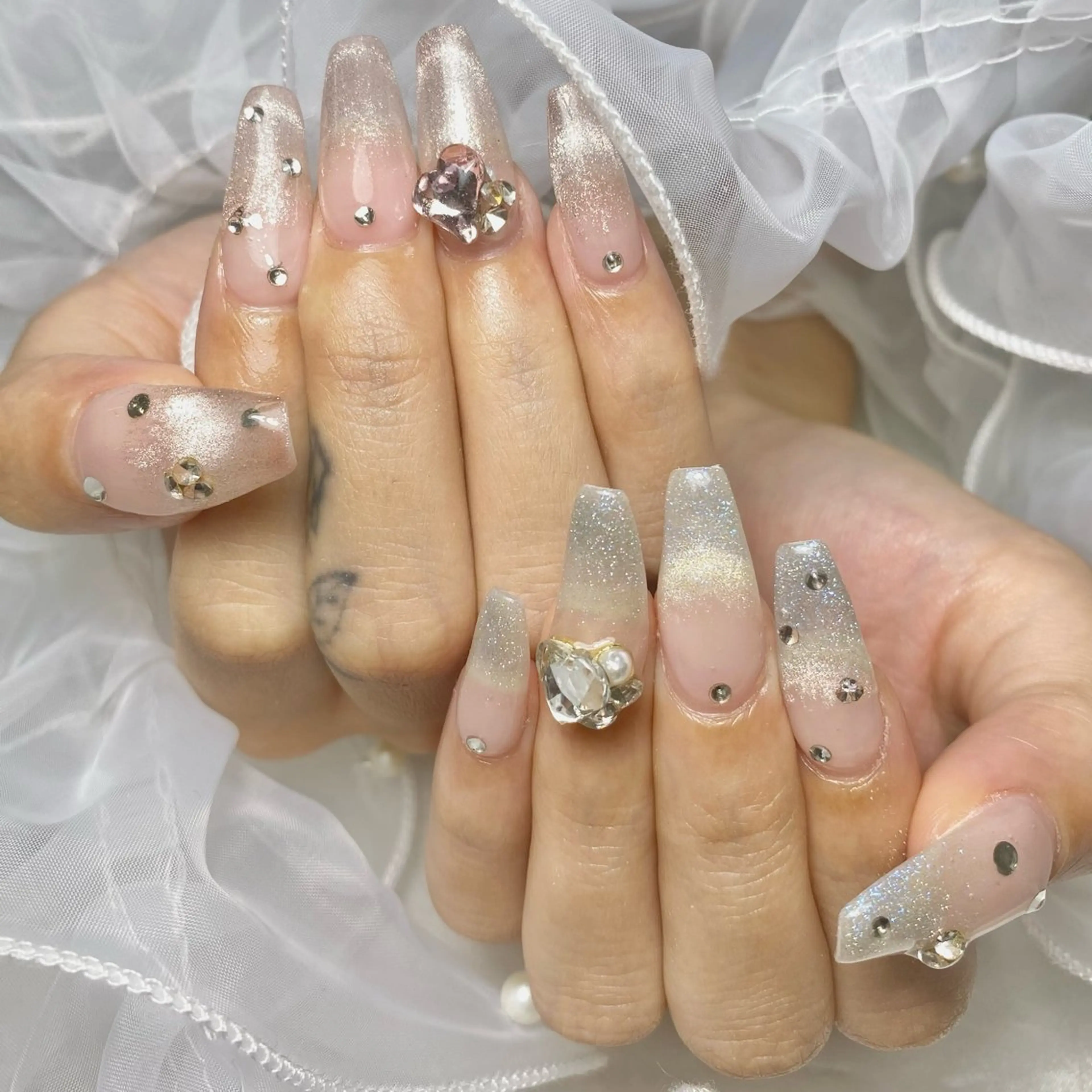 ネイル フレンチネイル マグネットネイル マグネットフレンチ Roi〈ロワ〉 Reikaのネイルデザイン