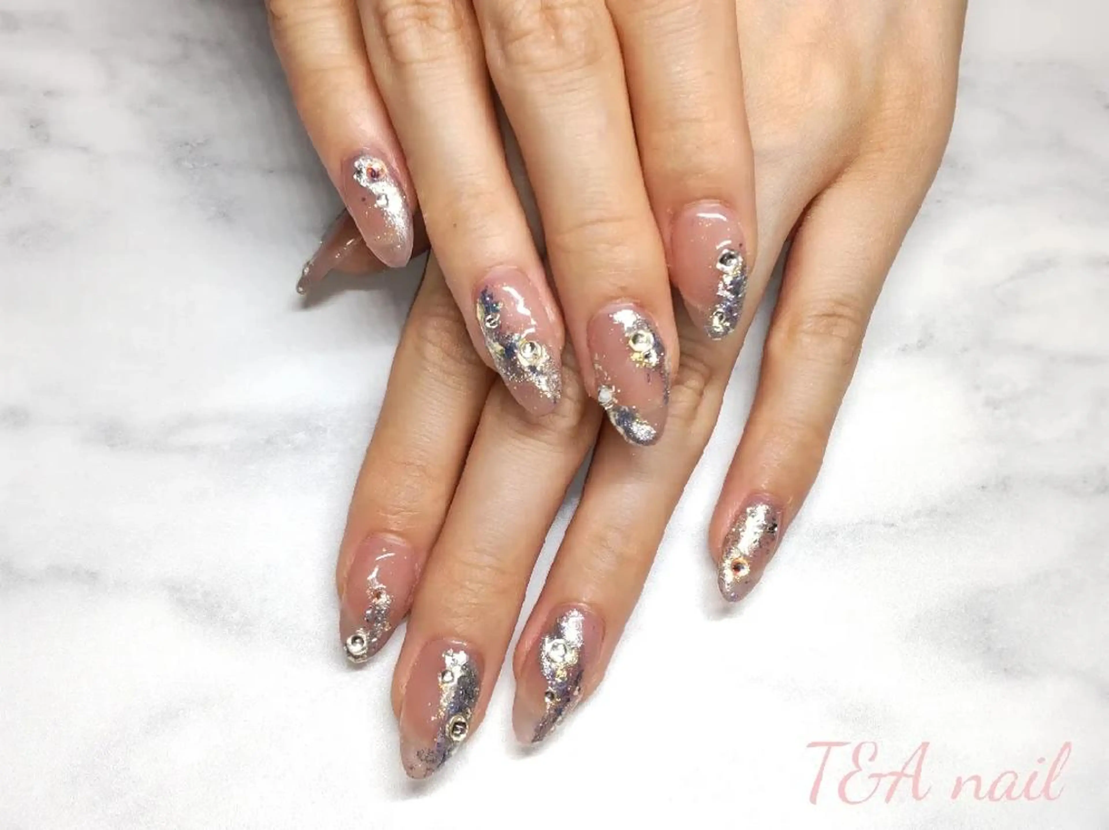 セミロング ハンドネイル T&A nailのネイルデザイン