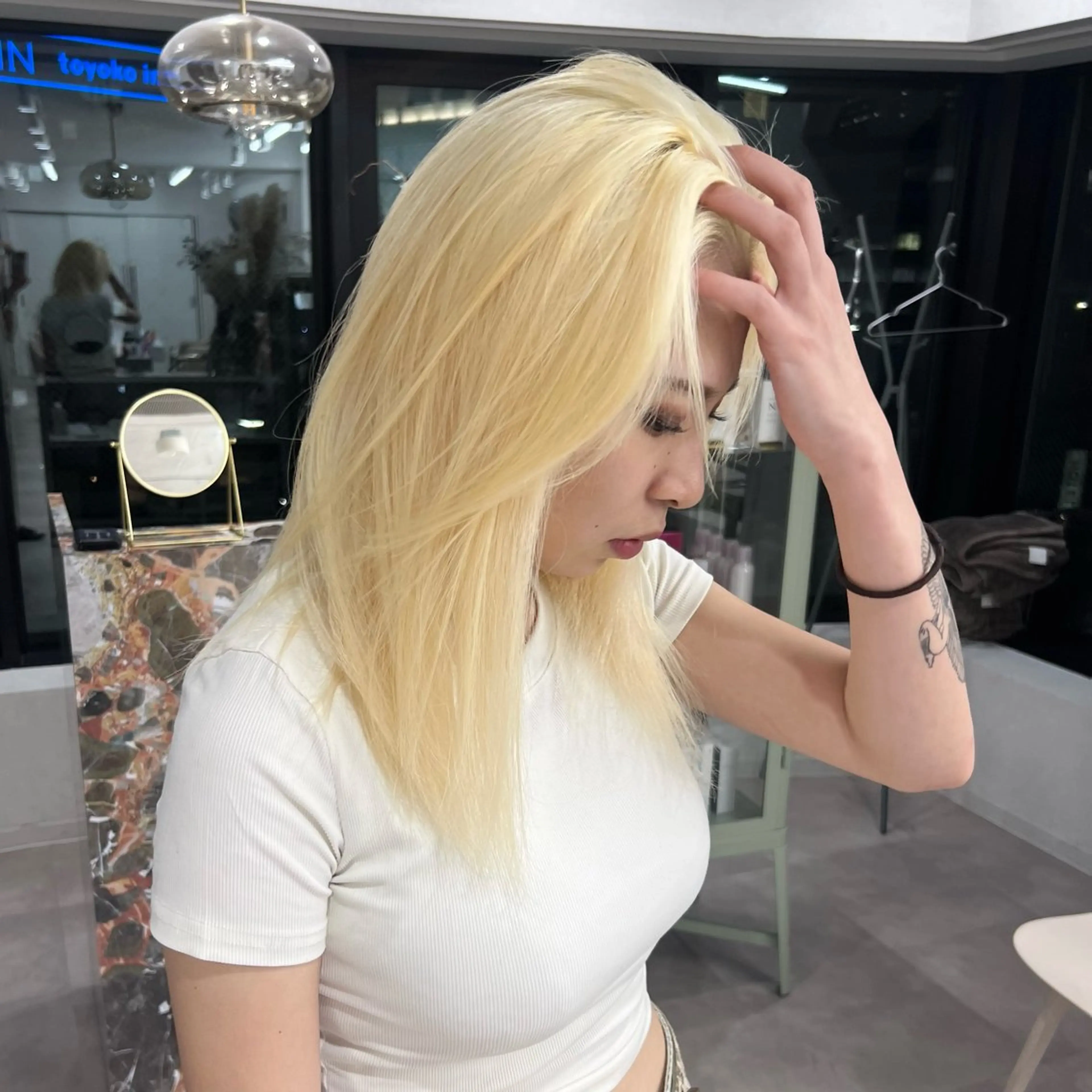 セミロング ⭐️横浜ブリーチ特化 美容師　堤涼⭐️のヘアスタイル