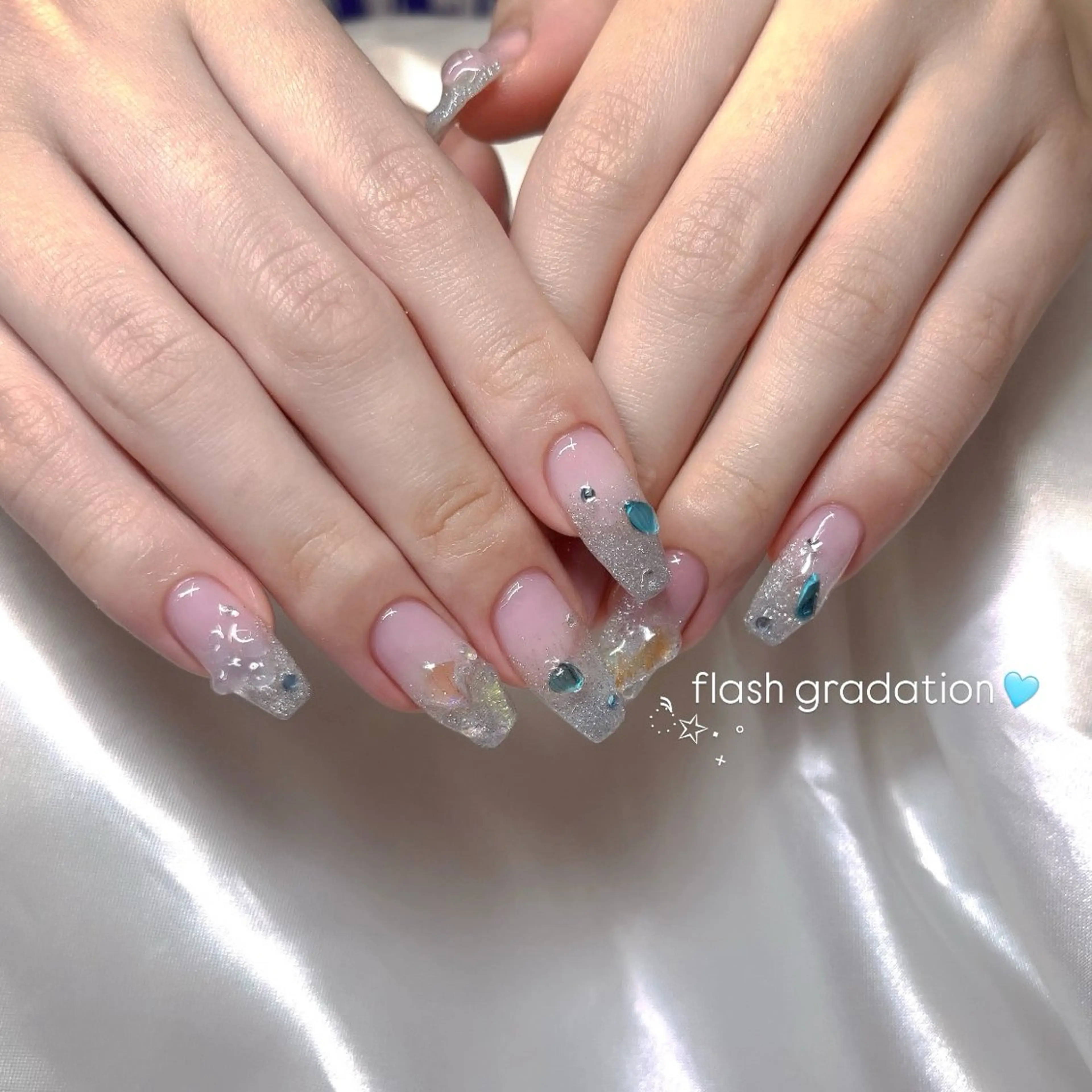 ハンドネイル 【LILY】 ainaのネイルデザイン