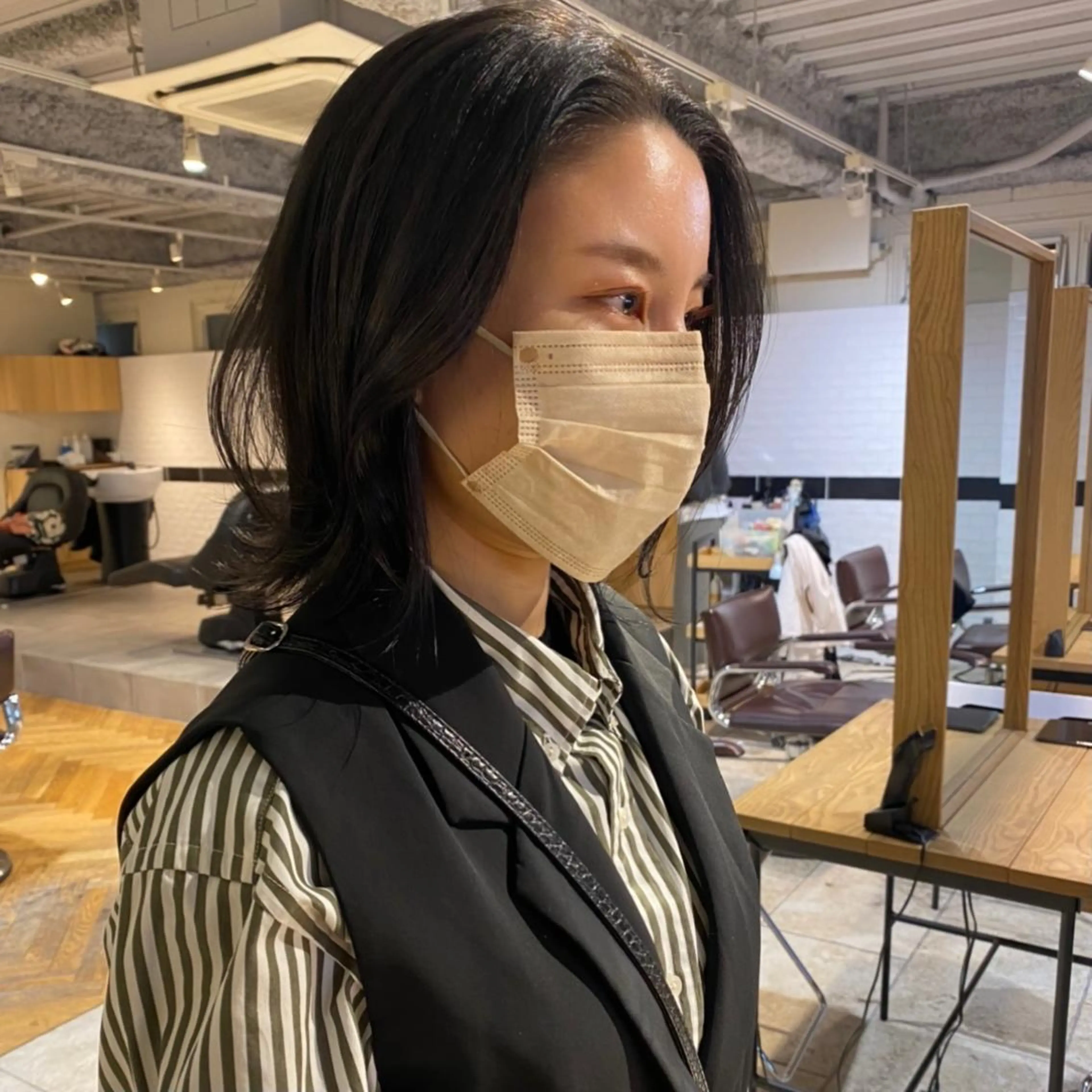 ミディアム レイヤーカット カット ヘアカラー トリートメント io濱川 遥のヘアスタイル