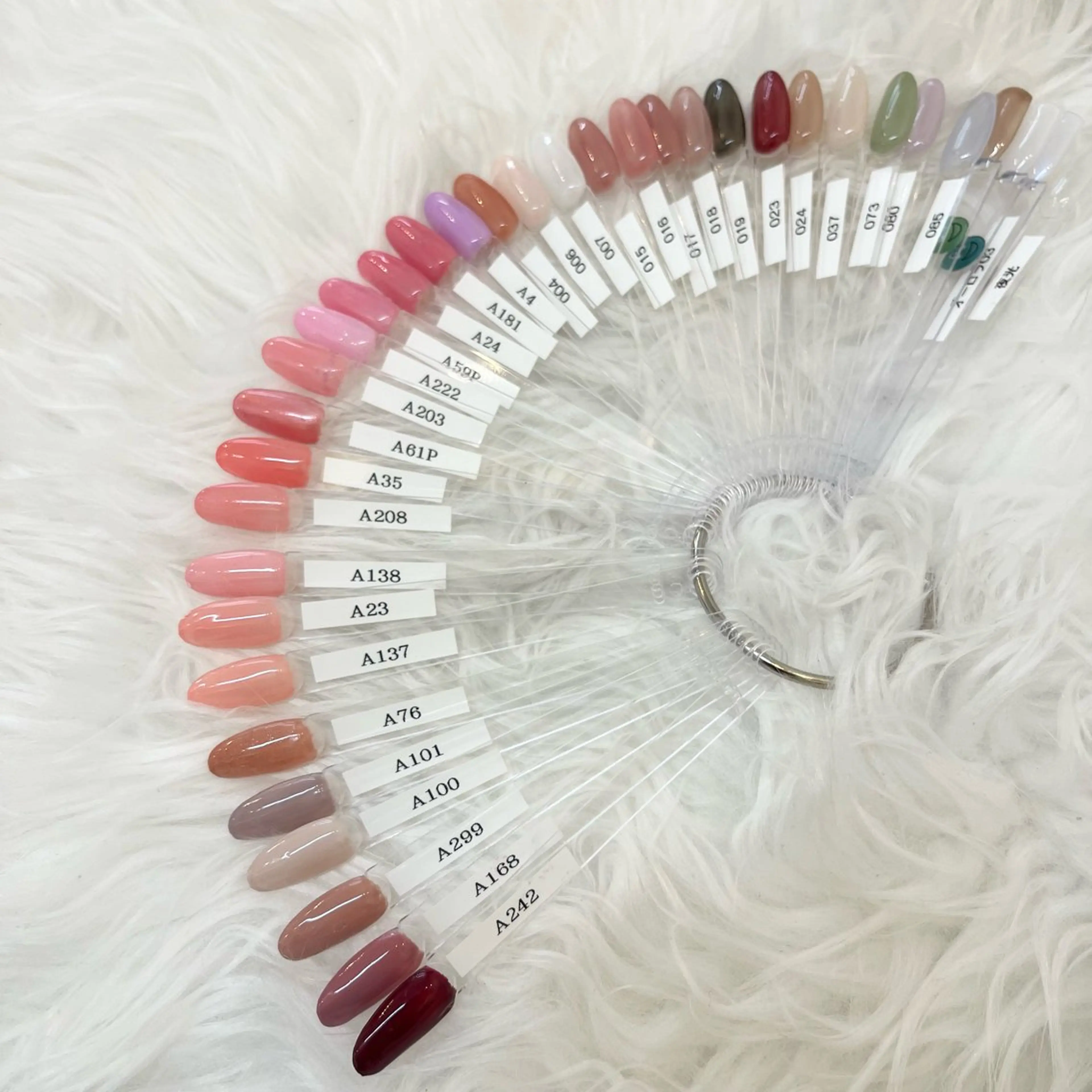 ネイル ビューティサロン 100+所属・ビューティサロン 100+  ヒトミのネイルデザイン