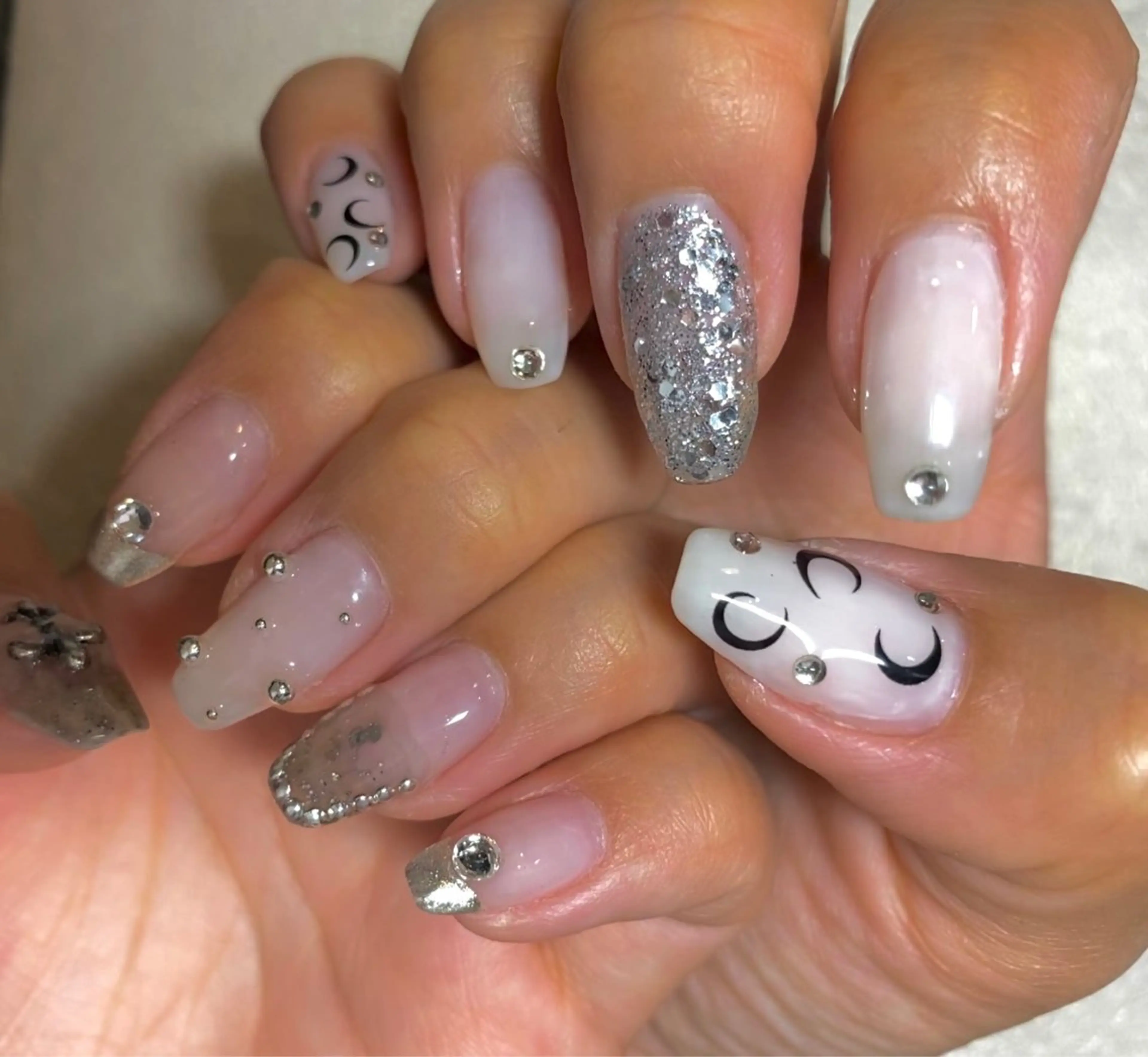 ネイル 持ち込み デコパーツが得意♪ ネイル/眉毛/エステの眉毛・アイブロウイメージ