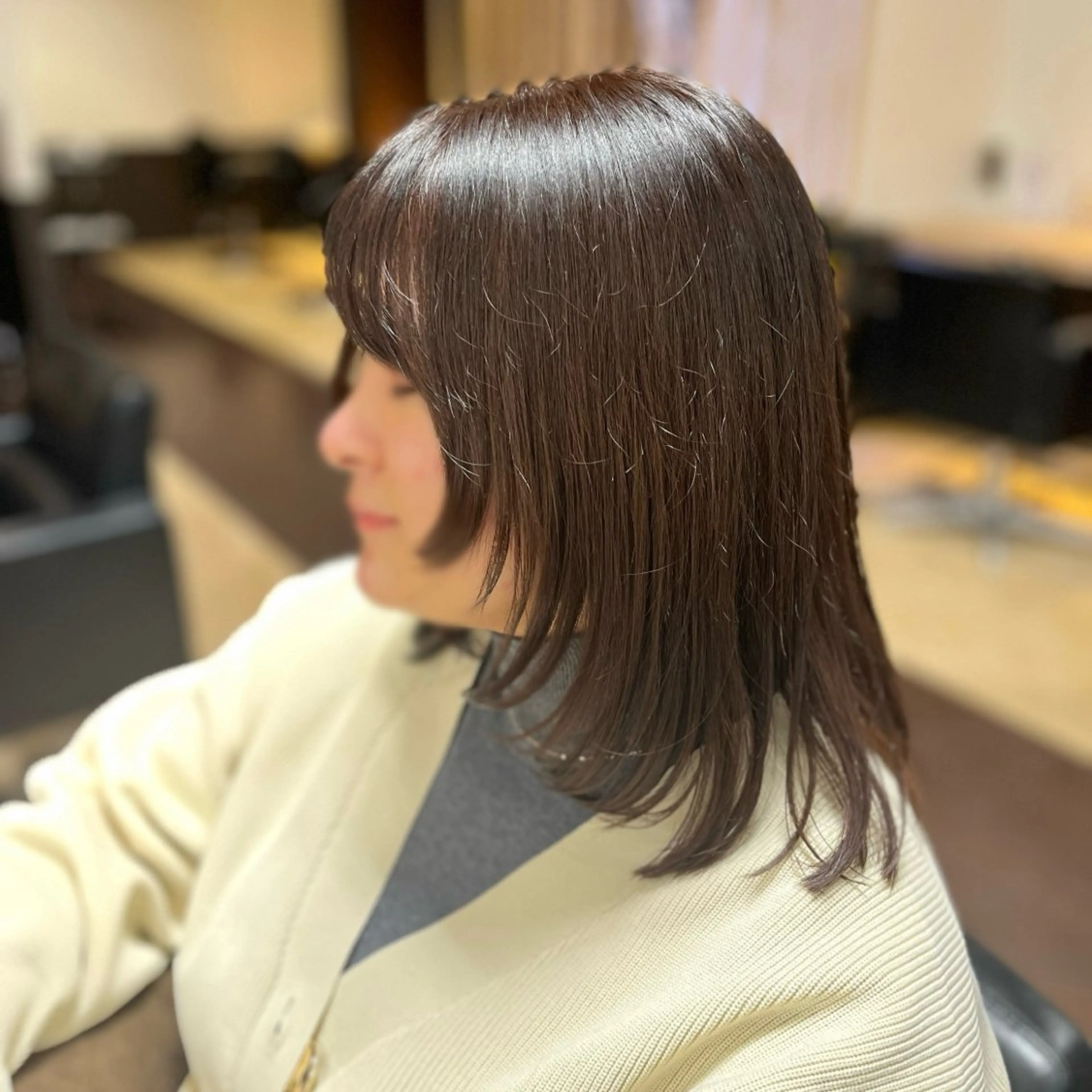 ミディアム 顔まわりレイヤー 顔周りカット レイヤーカット モデル募集中🌼 岩下陽万里のヘアスタイル