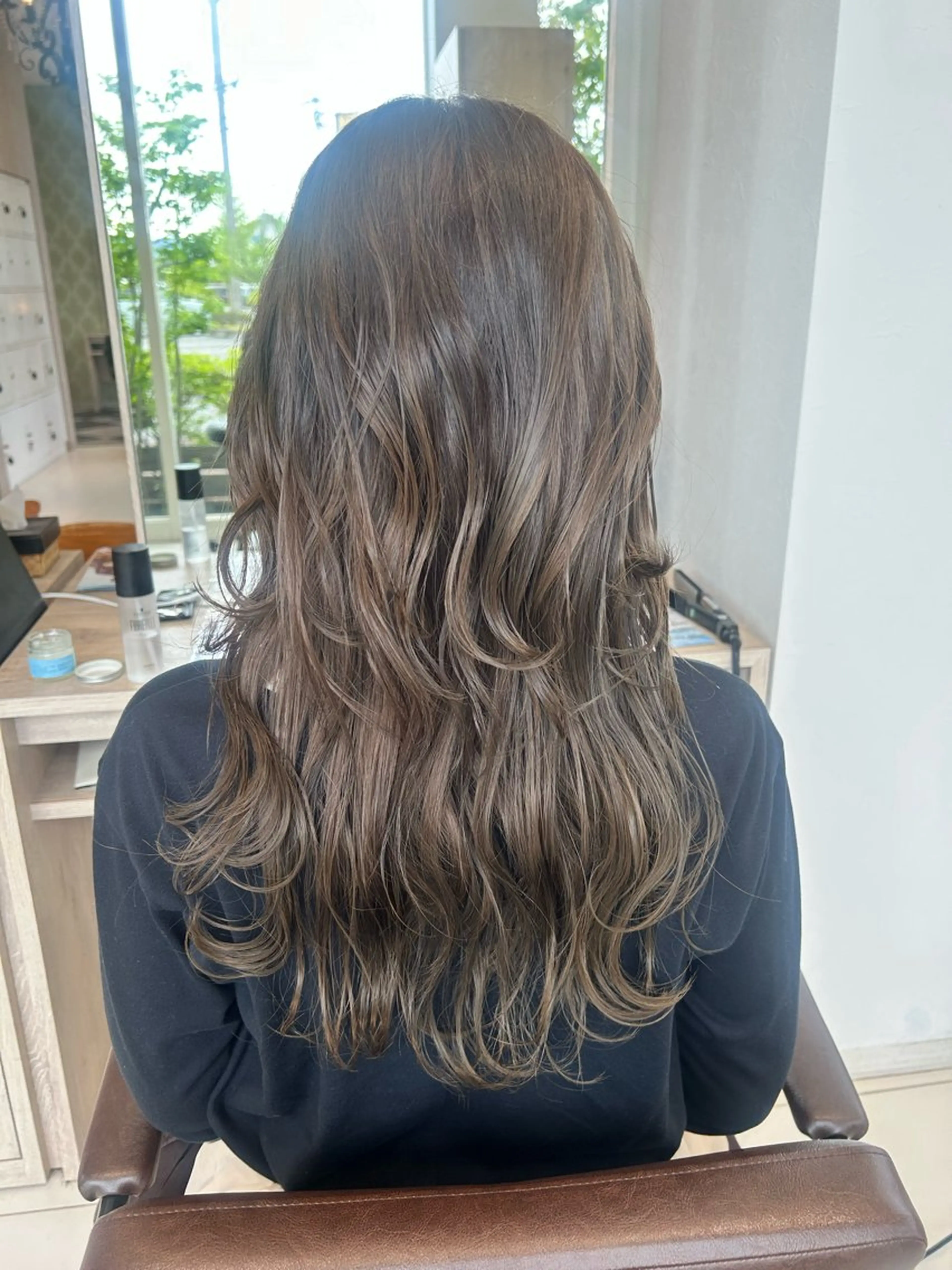 ロング カラー オガタ アキのヘアスタイル