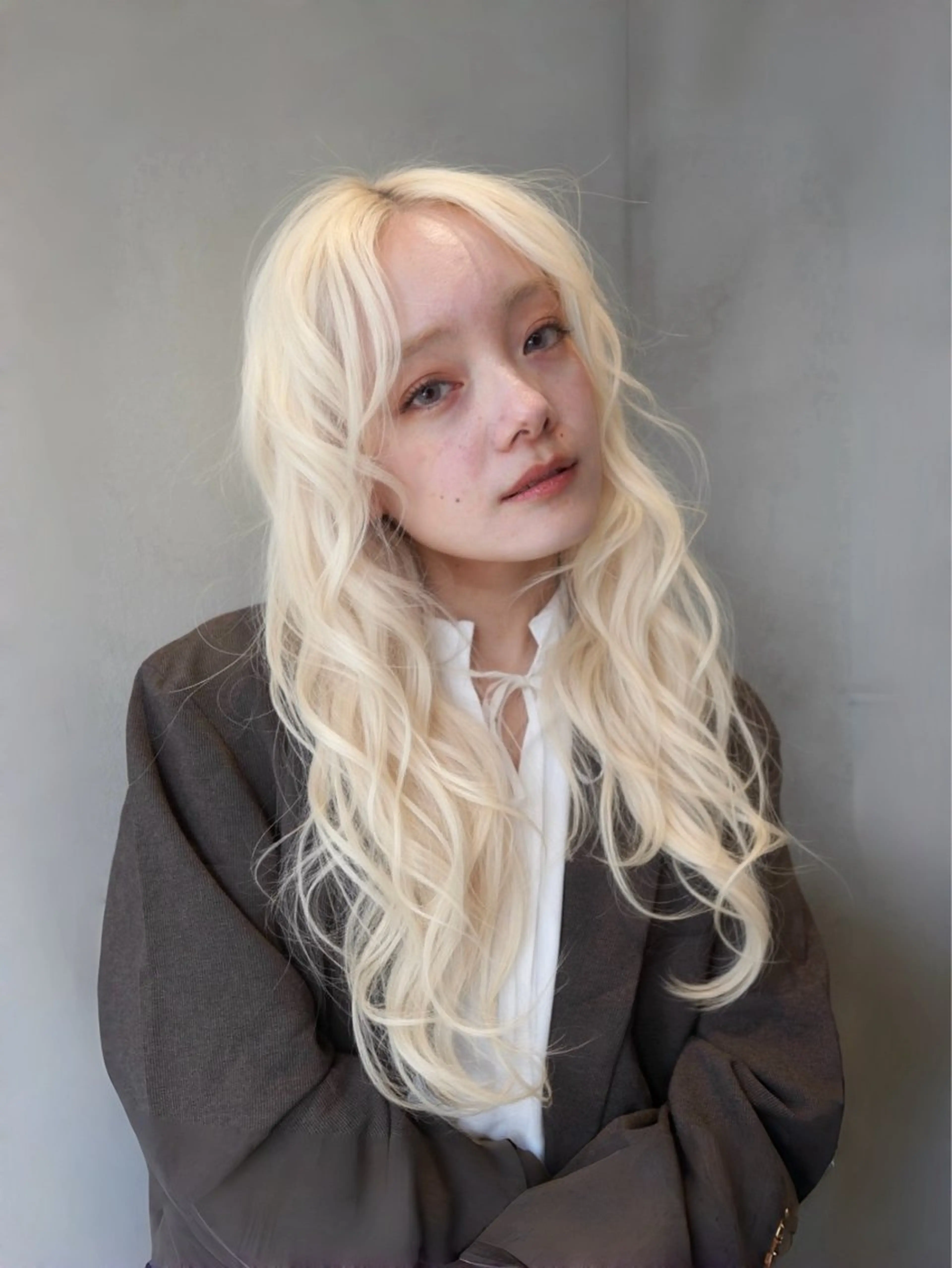 ロング カラー アッシュ ベージュカラー ブリーチ ケアブリーチ ダブルカラー カット ヘアカラー トリートメント nico TOKYO 渋谷所属・ブリーチ　ハイトーン 特化🌈フジタハルキのヘアスタイル