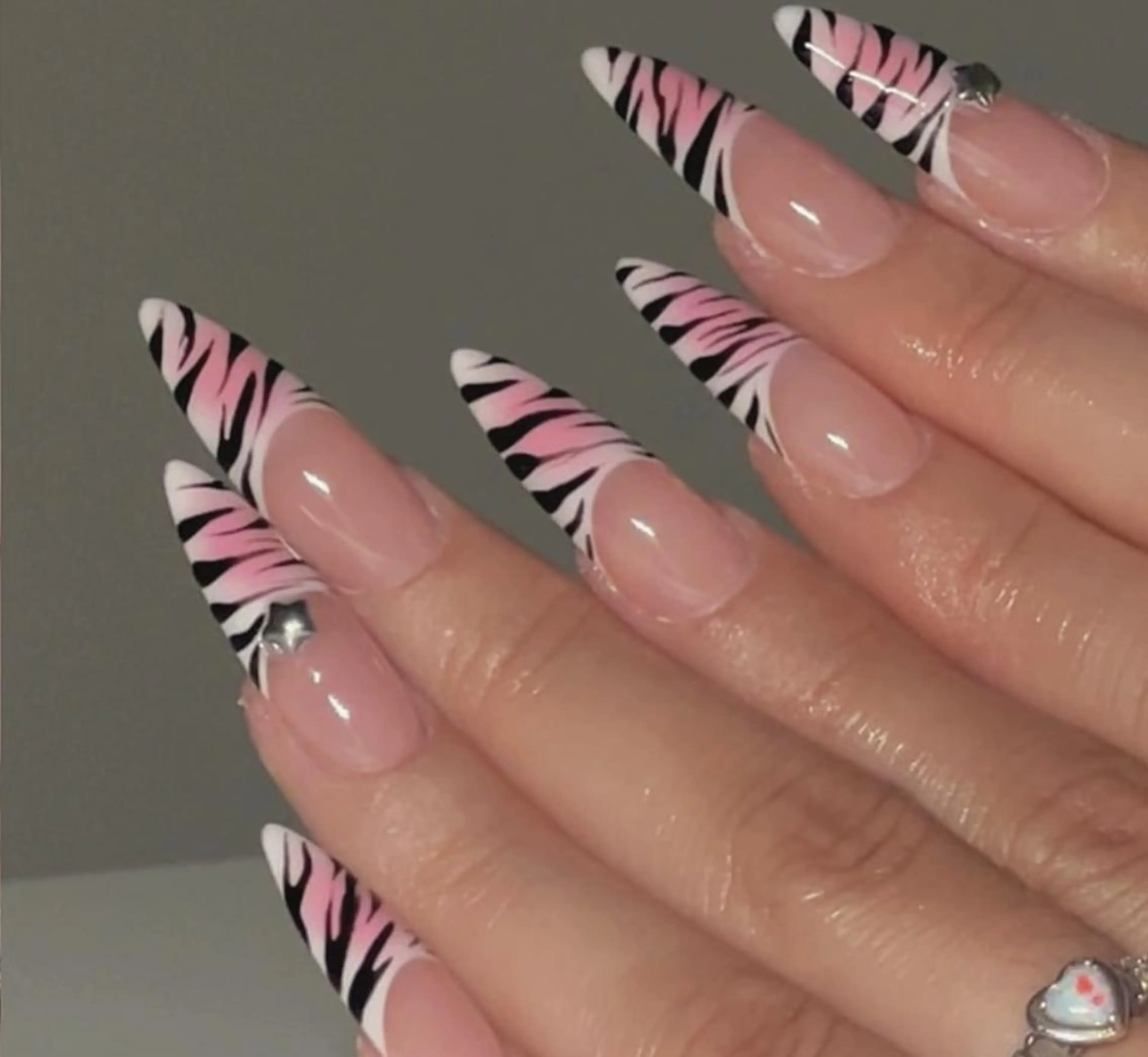 ネイル ネイリスト シンのネイルデザイン