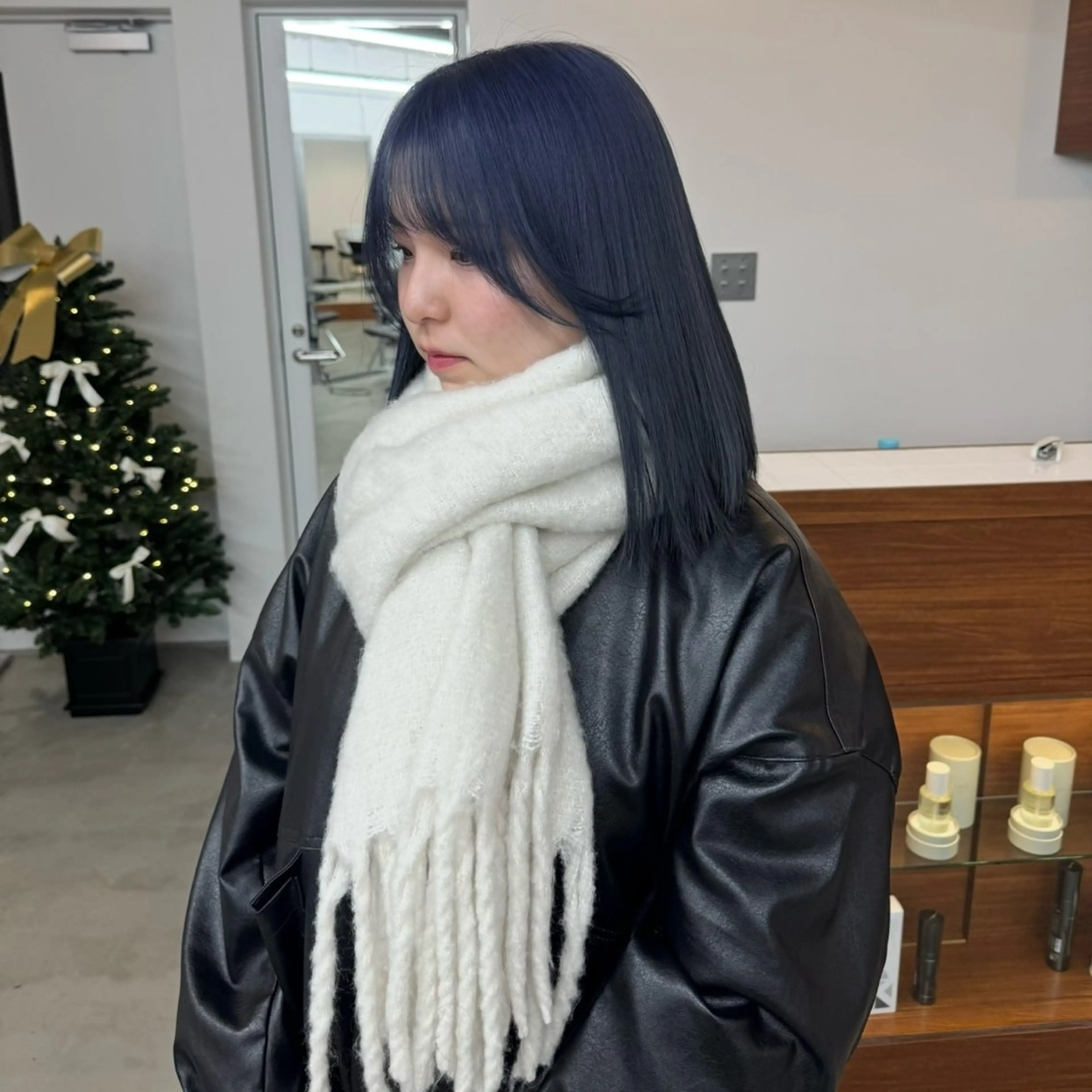 ミディアム カラー ネイビーカラー ヘアカラー カットモデル୨୧大阪 梅田タカシマリナ♡のヘアスタイル