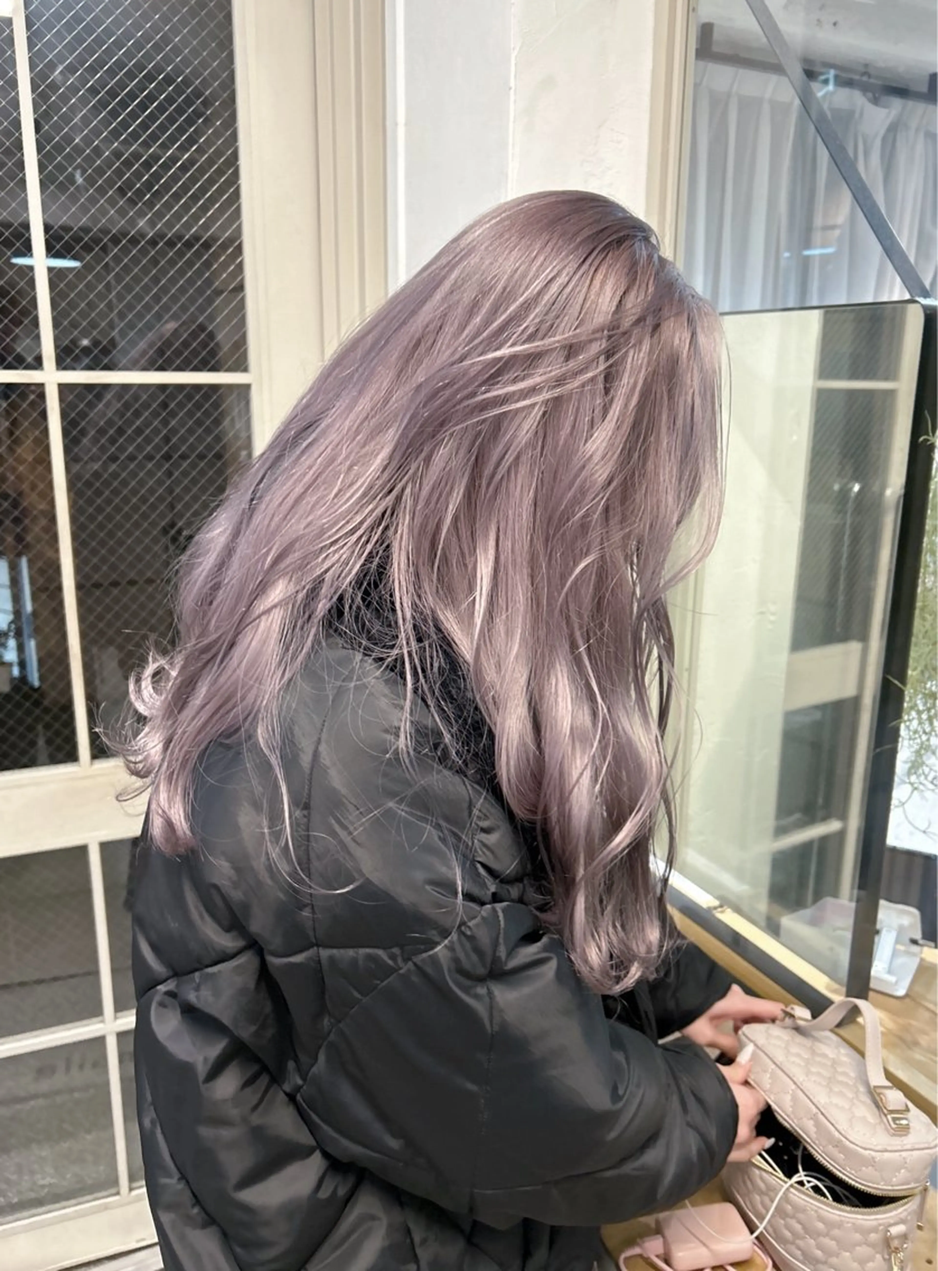 ロング カラー グレージュ ハイトーンカラー ラベンダーカラー ラベンダーグレージュ ラベンダーグレー ヘアカラー トリートメント ハイトーン&暗髪🔥 表参道二刀流マエダのヘアスタイル