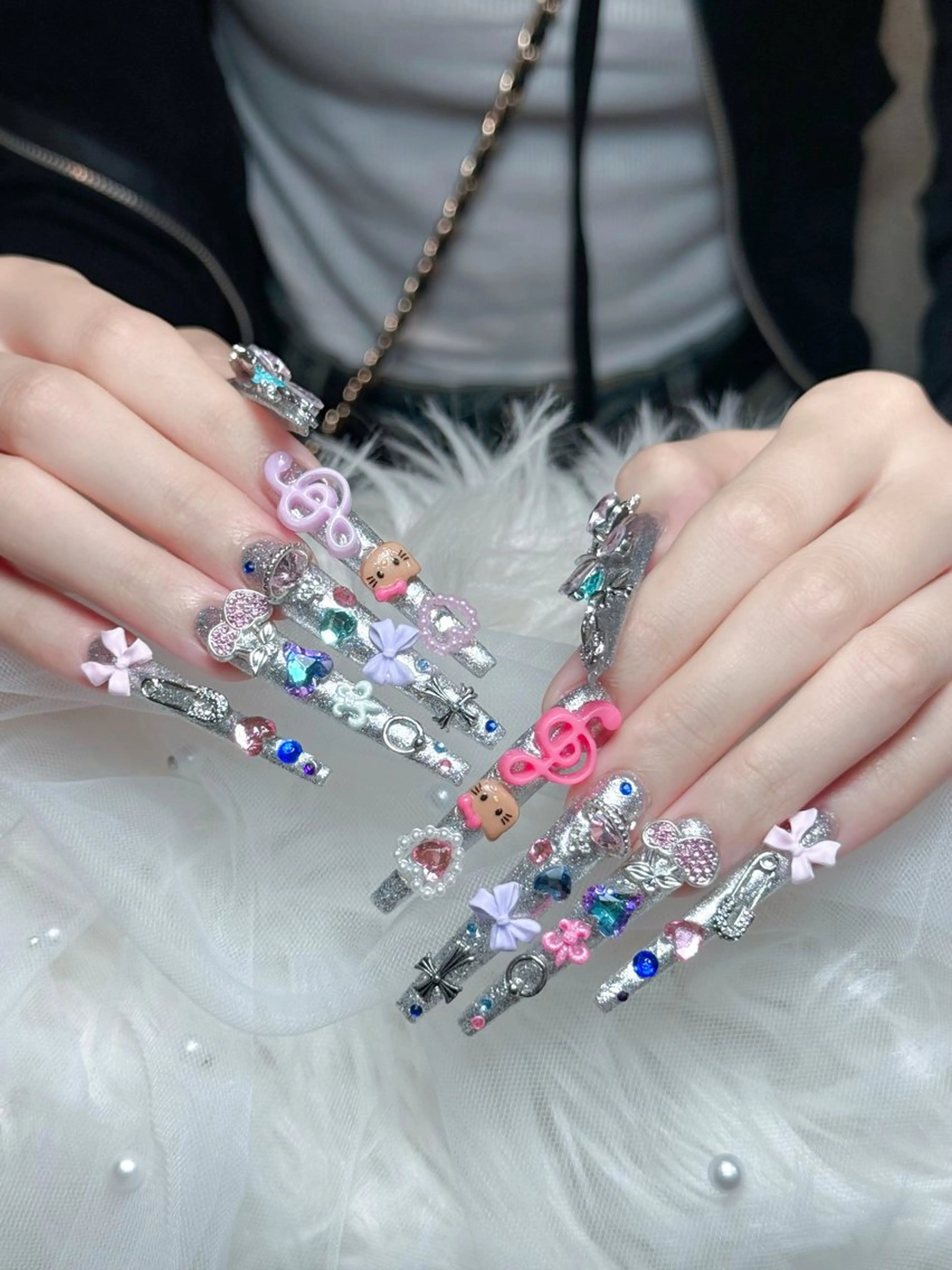 ネイル フレンチネイル ジェルネイル キラキラネイル 韓国ネイル マグネットネイル Julli NailStudioのネイルデザイン