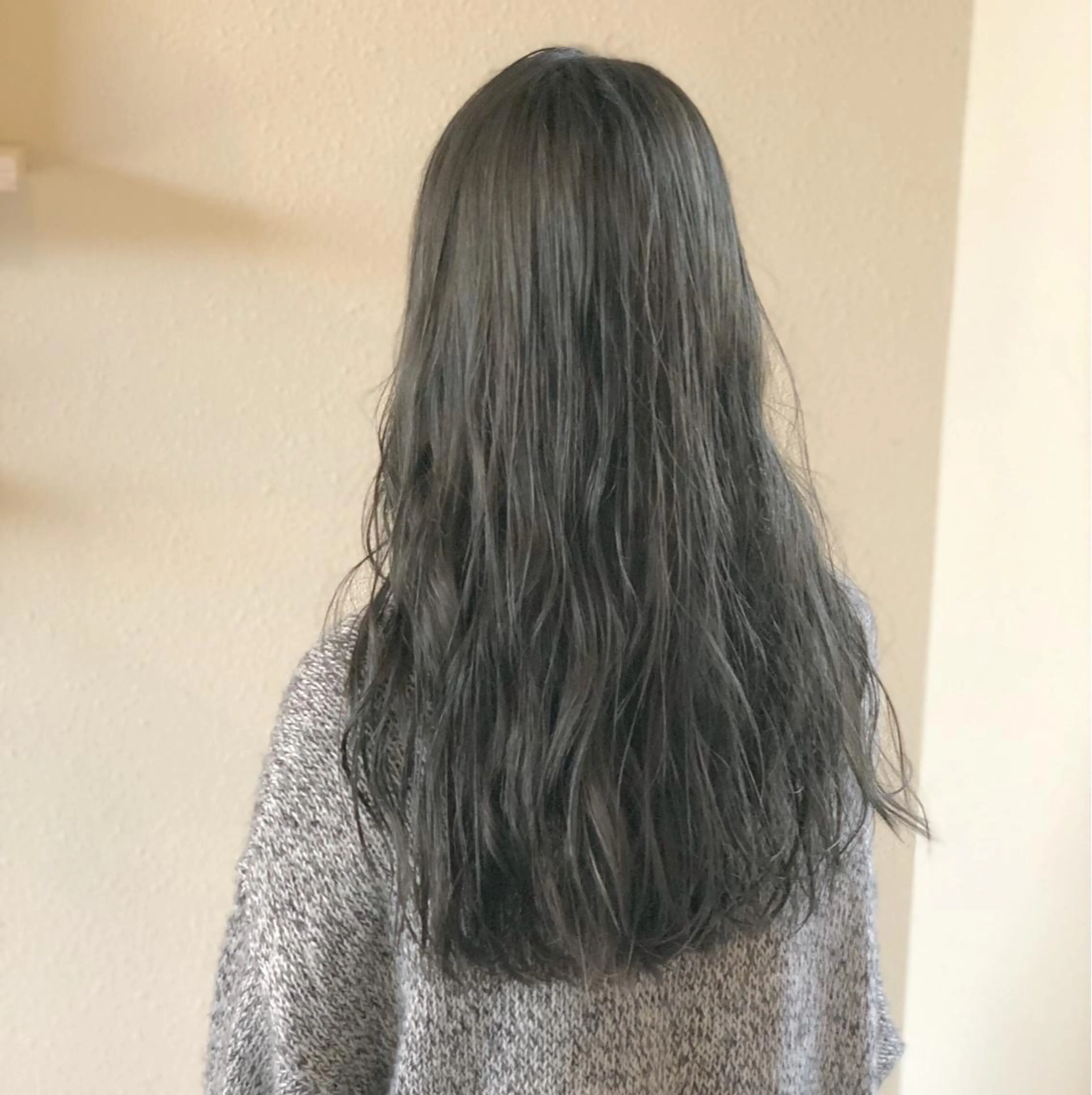 ロング カラー ブリーチ オリーブカラー coeur所属・中川 茜里のヘアスタイル