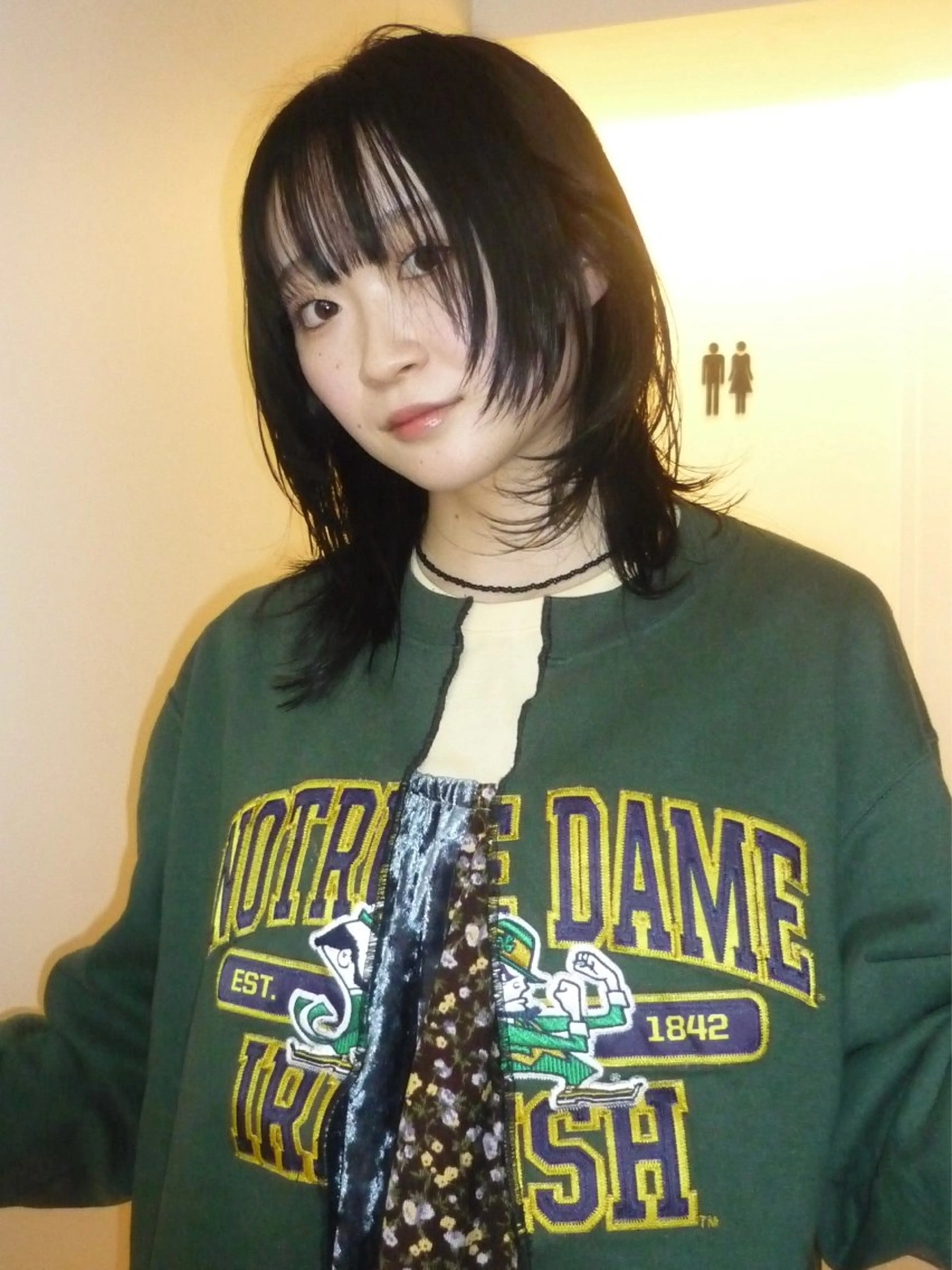 ミディアム カラー カット ヘアカラー 🌟暖色系ハイトーン 🌟AIのヘアスタイル