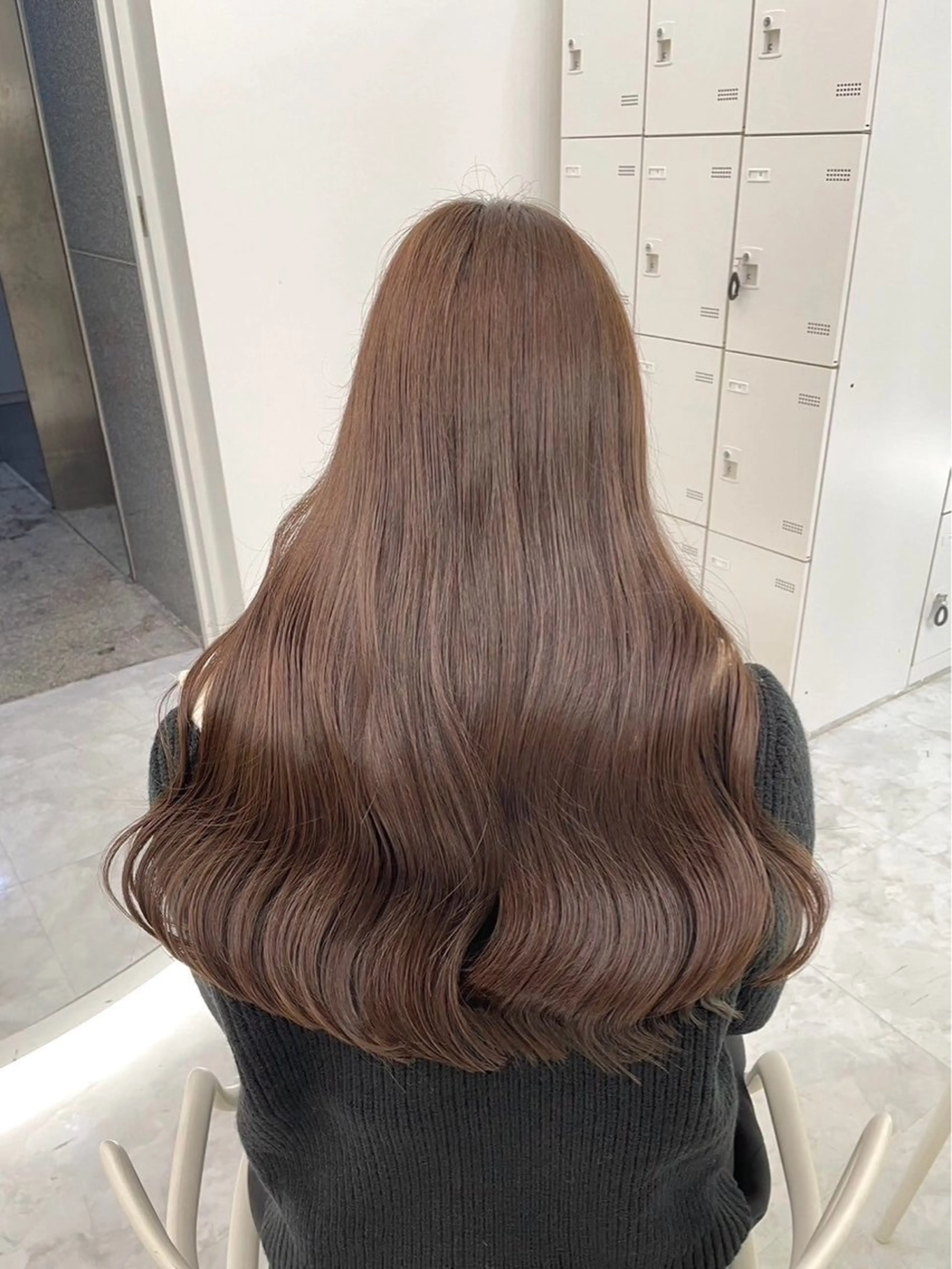 ロング カラー 石川 莉汐のヘアスタイル