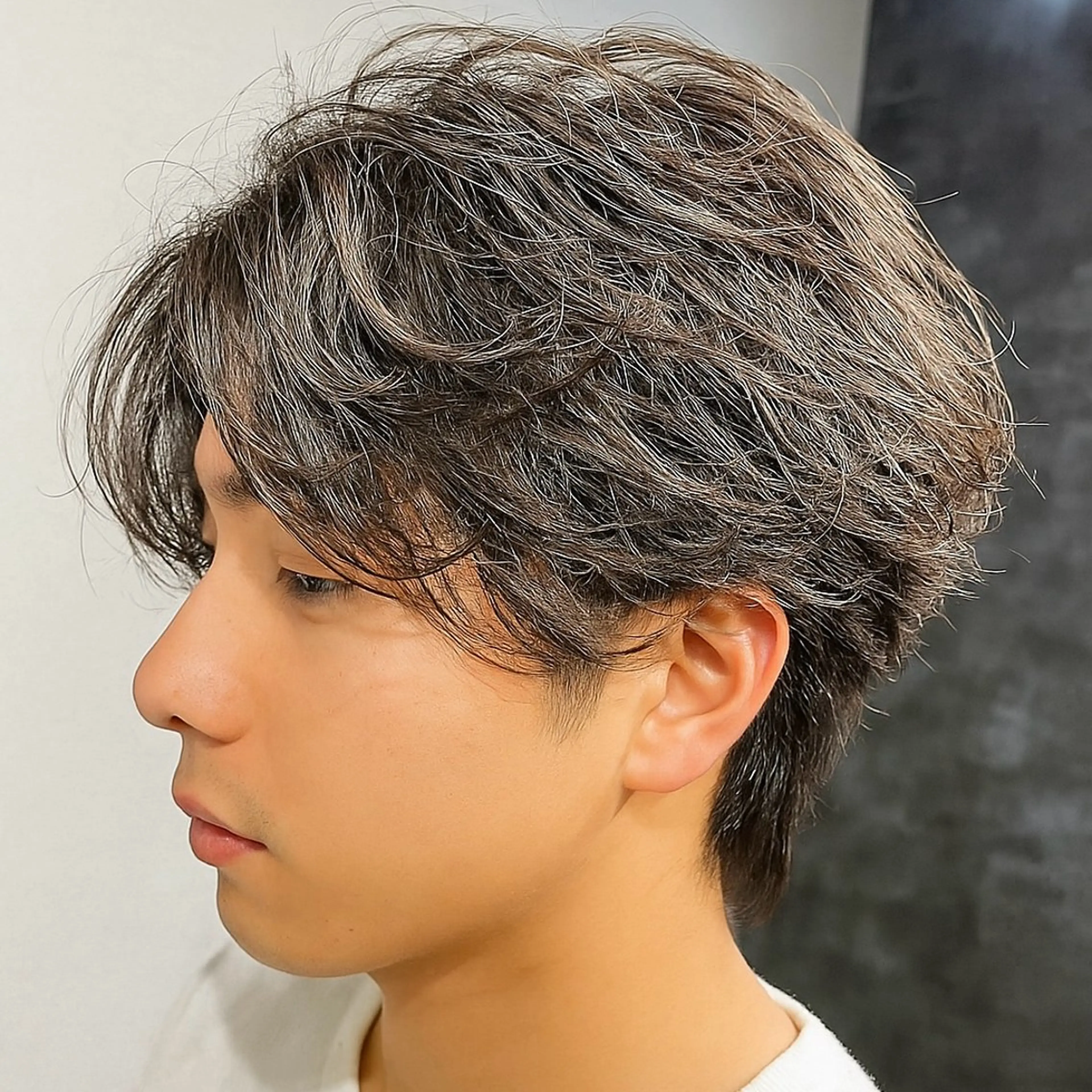 メンズ フェザーパーマ メンズパーマ 学生（メンズ向け） カット パーマ 表参道フェザーパーマ ニュアンスパーマのヘアスタイル