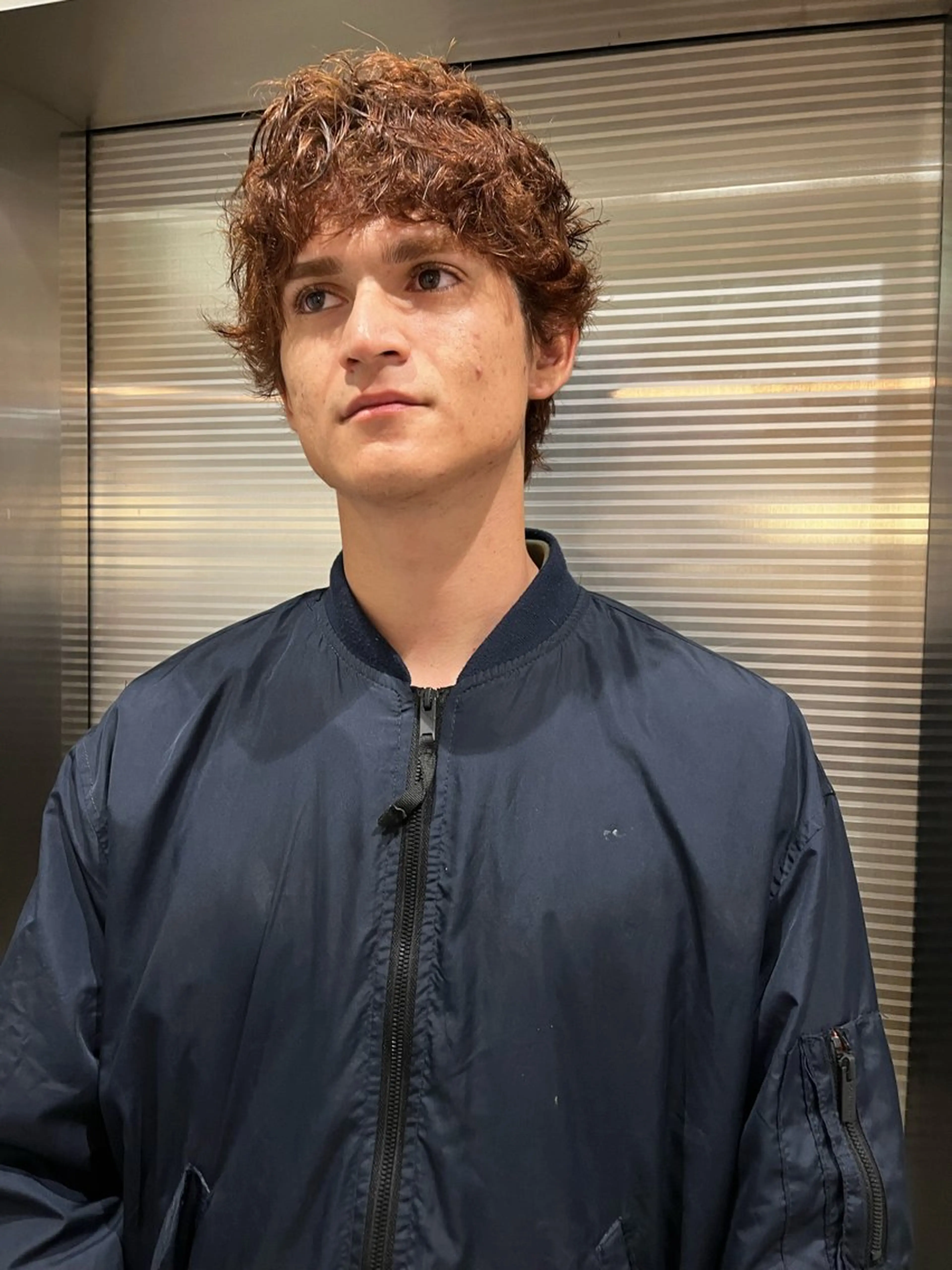 カラー パーマ メンズ フェザーパーマ メンズパーマ 透明感カラー 外国人風カラー 透明感カラー/ アイブロウリフトのヘアスタイル