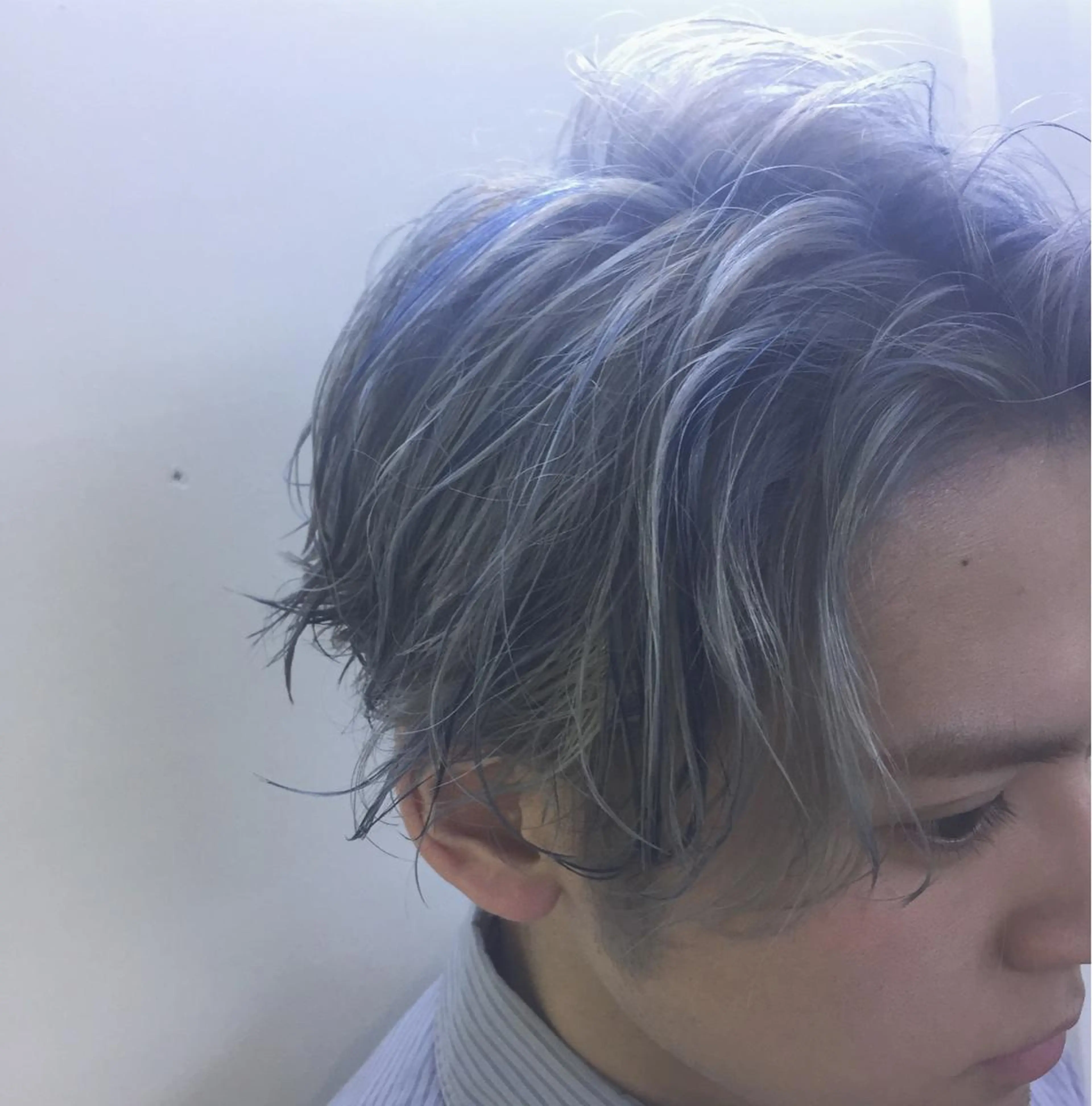 ショート カラー ブルーカラー ニシオカ タクヤのヘアスタイル