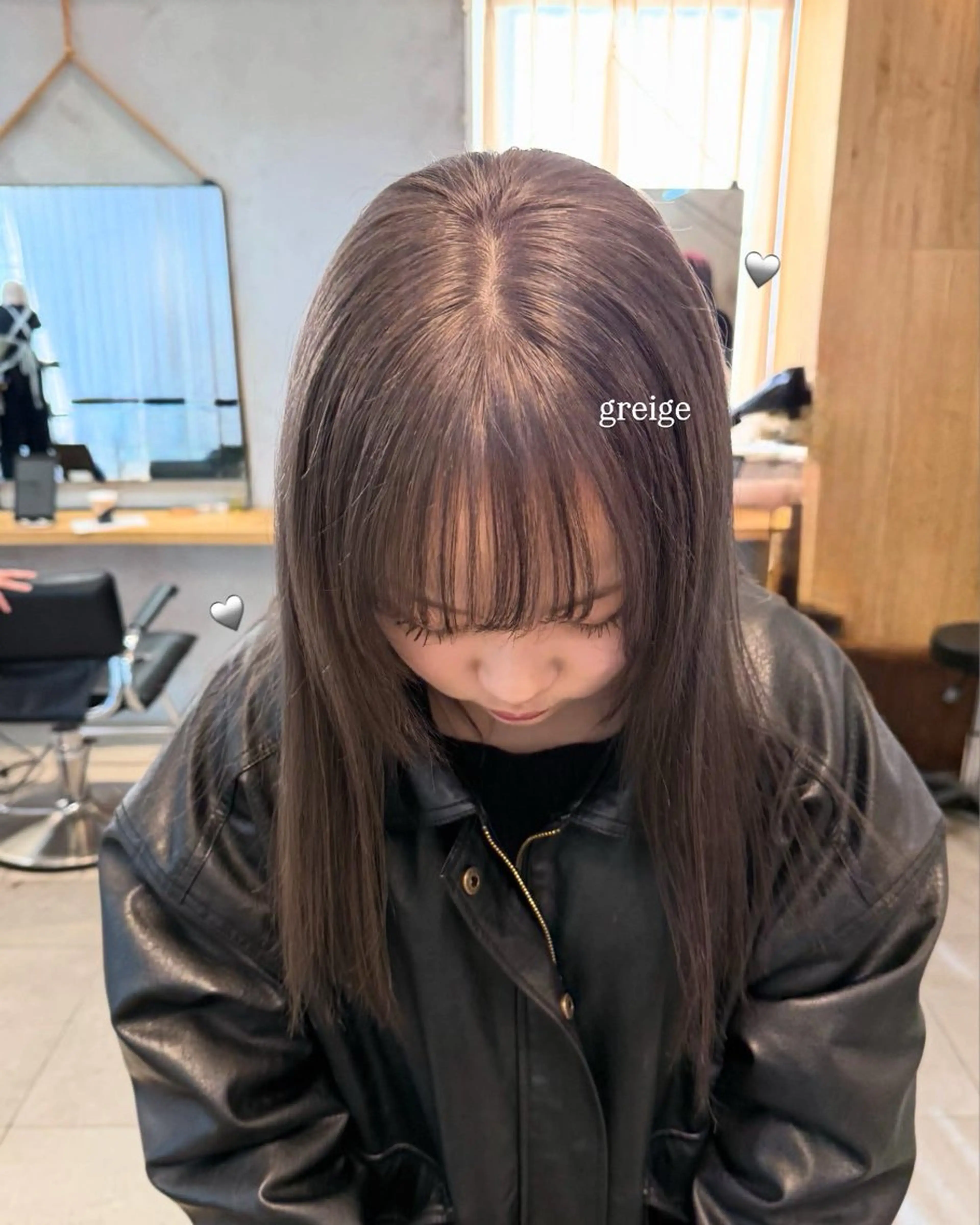 セミロング カラー ミルクティー× グレージュMOMOのヘアスタイル