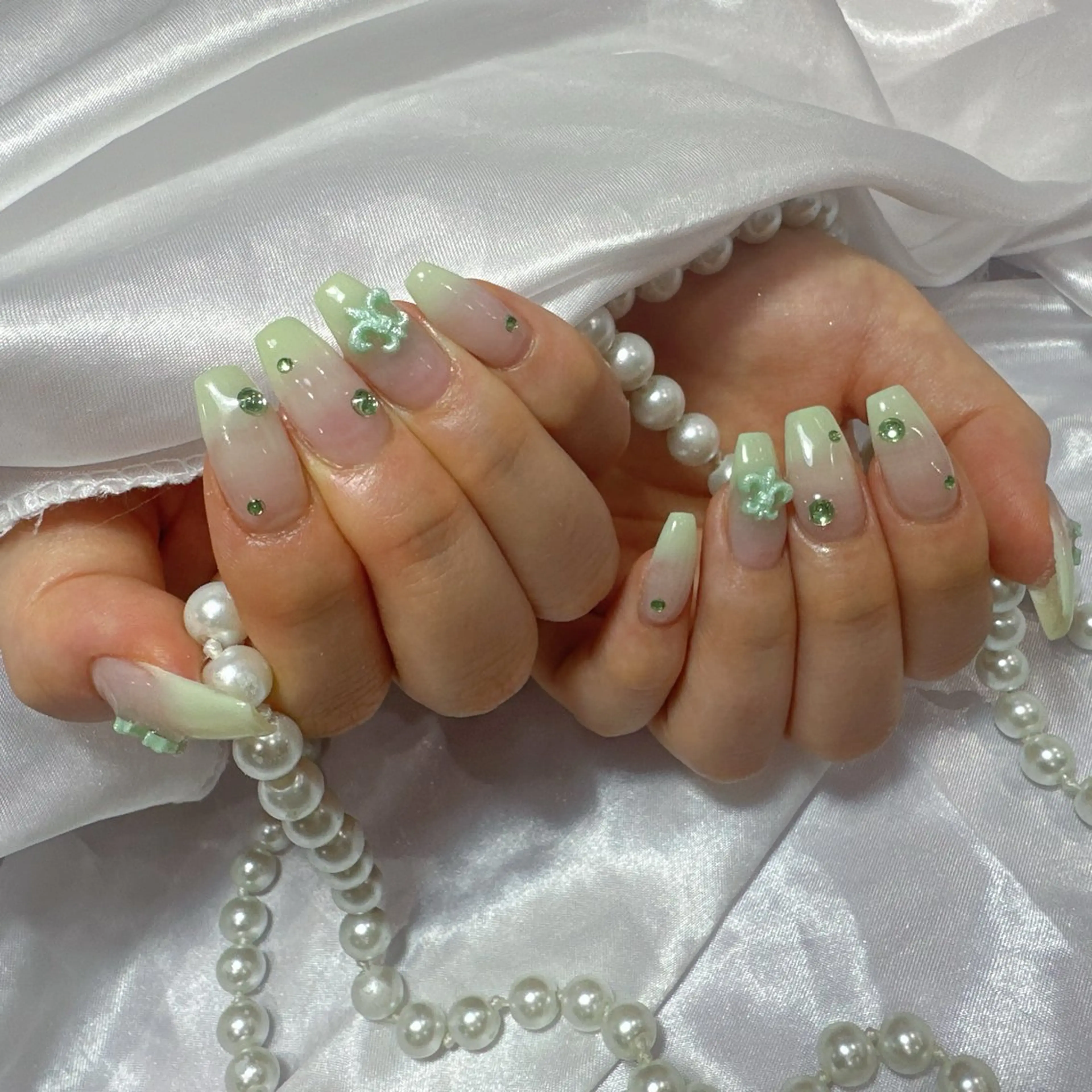 ネイル アートネイル フラッシュネイル フレンチネイル ジェルネイル ガラスフレンチ ハンドネイル You&Me Miyuのネイルデザイン