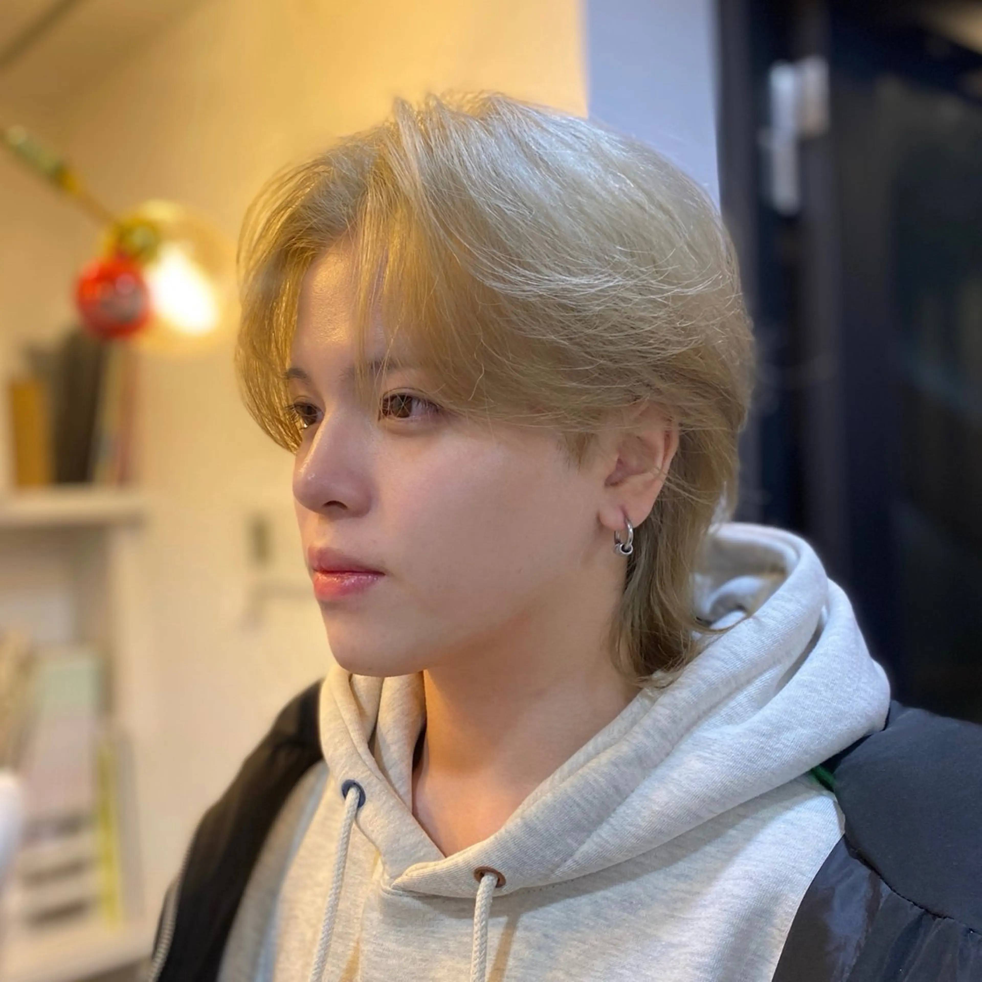 カラー メンズ メンズブリーチ ベージュカラー ブリーチ ブロンド ブロンドベージュ gunhee Tokyo所属・🇰🇷韓国ヘア /wooju🇰🇷のヘアスタイル