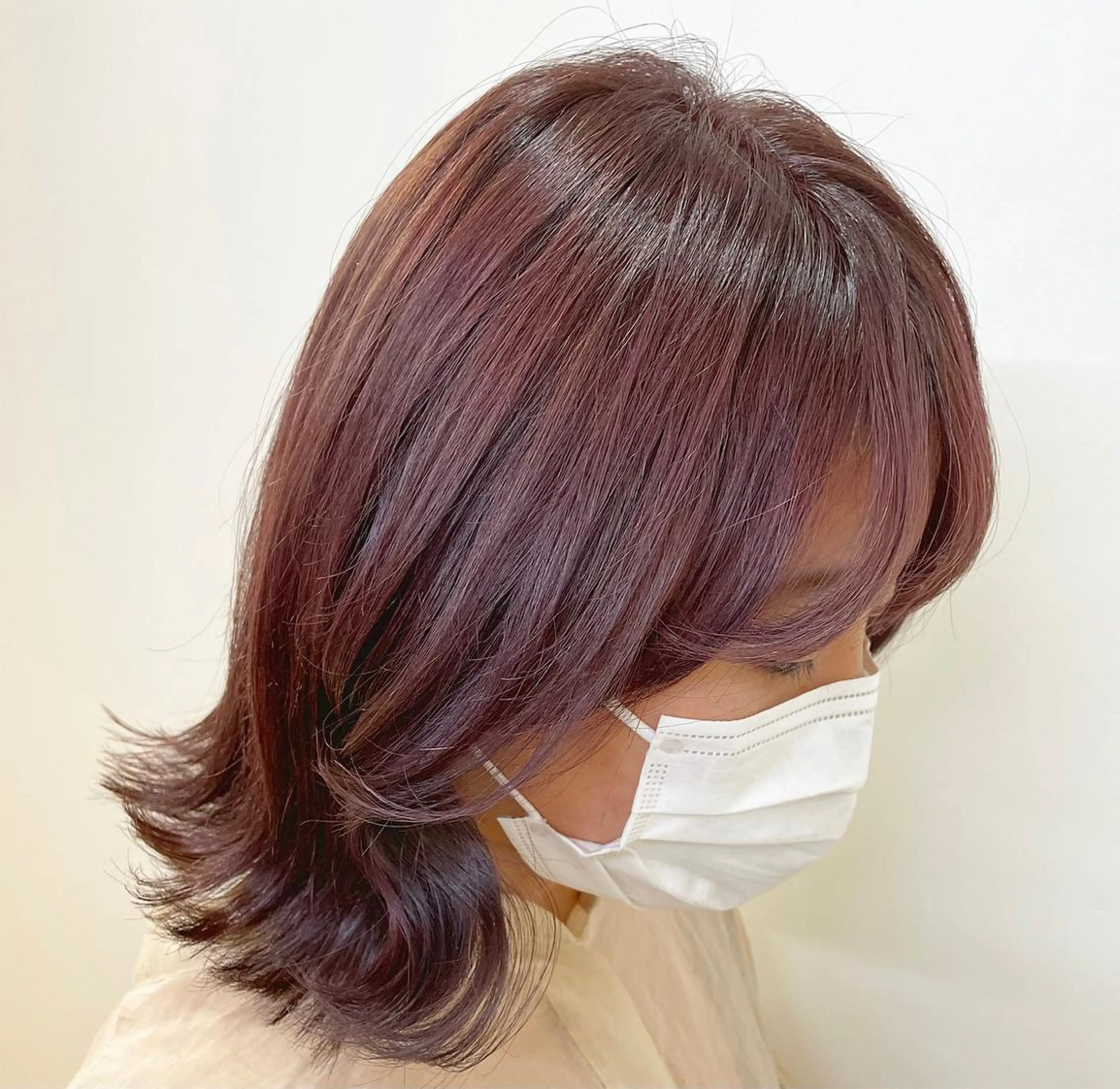 カラー ブラウンカラー カシス 小濵 美月のヘアスタイル