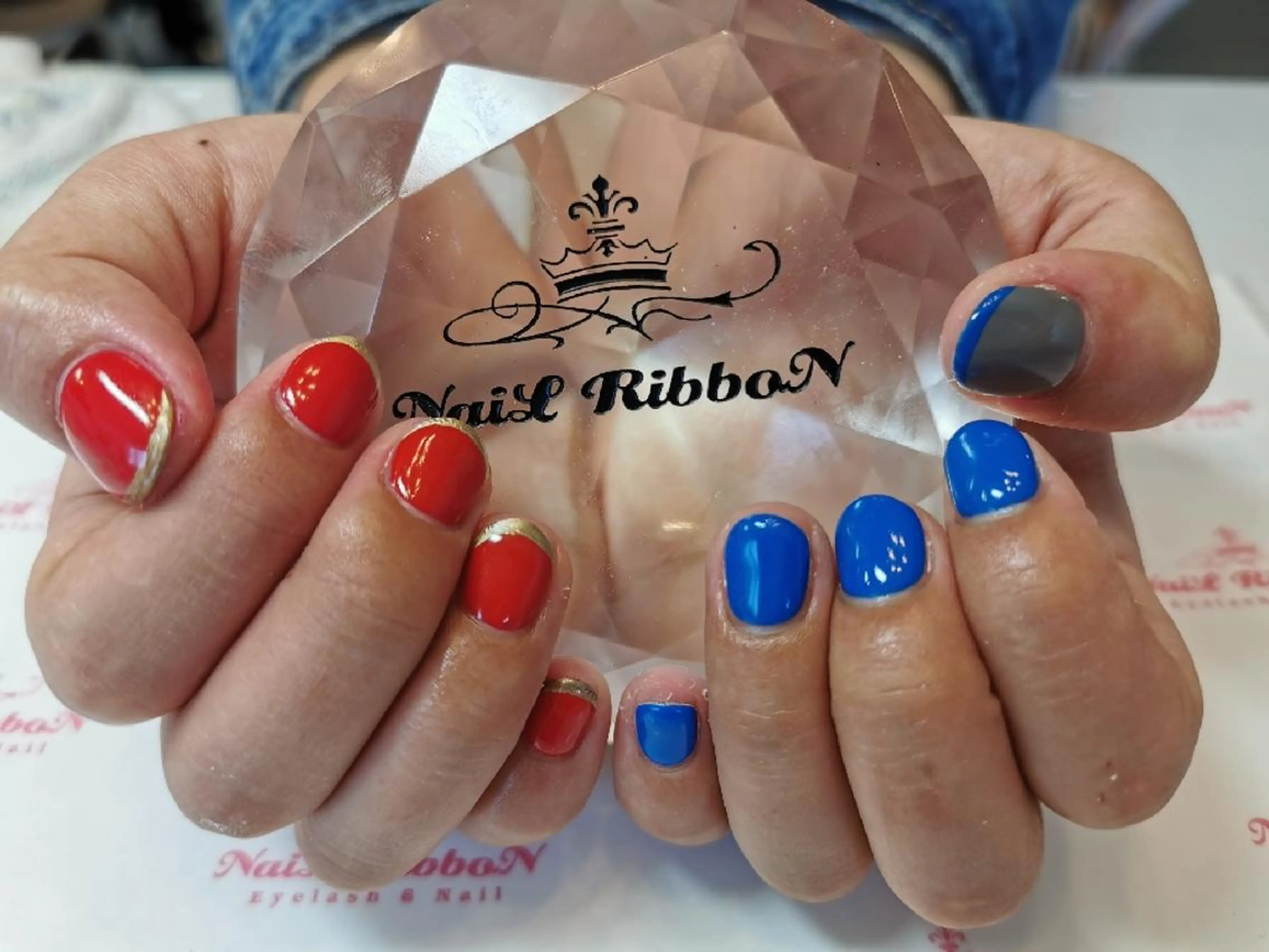 ネイル ネイルリボン 受付スタッフのネイルデザイン