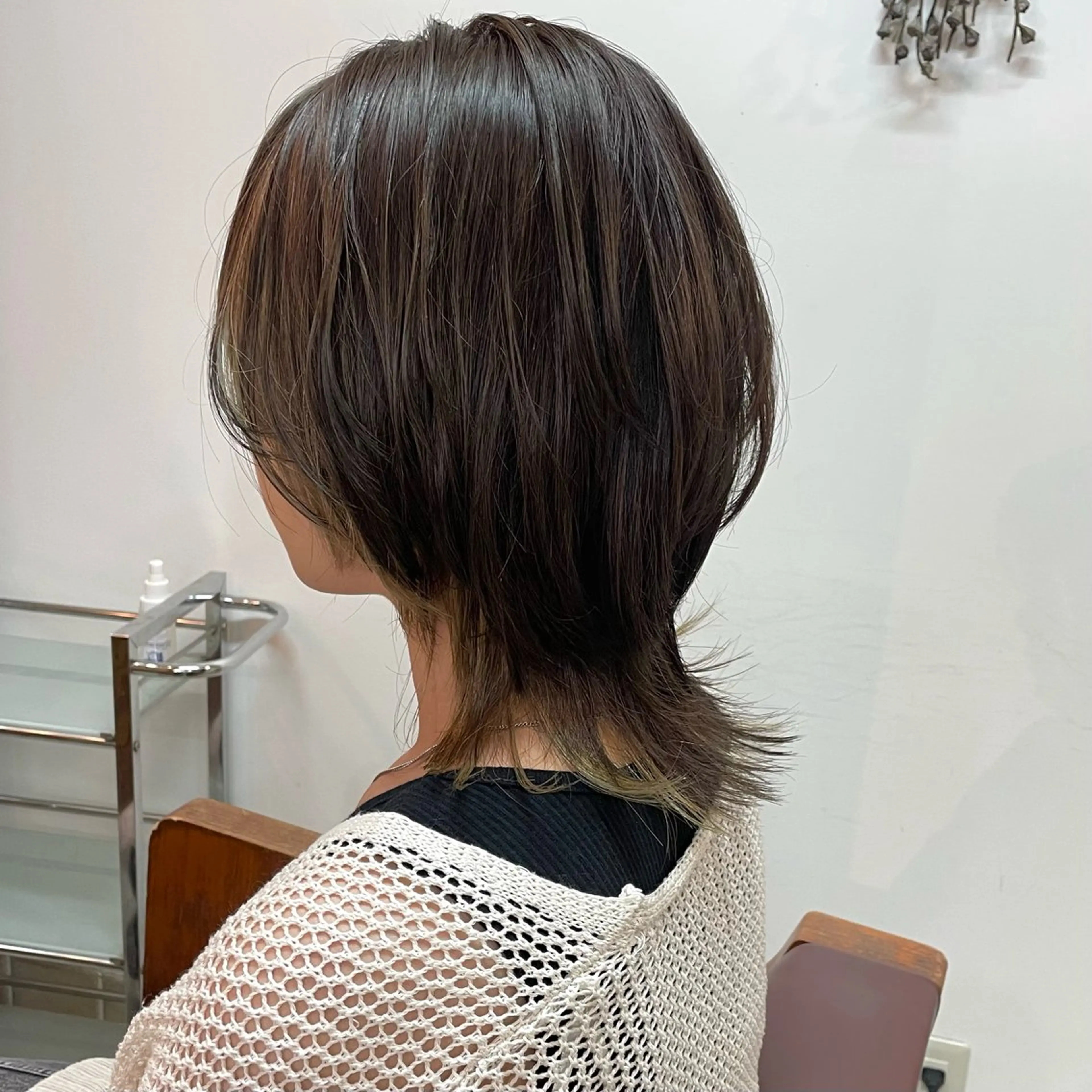 ミディアム カラー アッシュ アッシュグレー ミストバング ブリーチ  フェイスフレーミング 鈴木 美穂のヘアスタイル