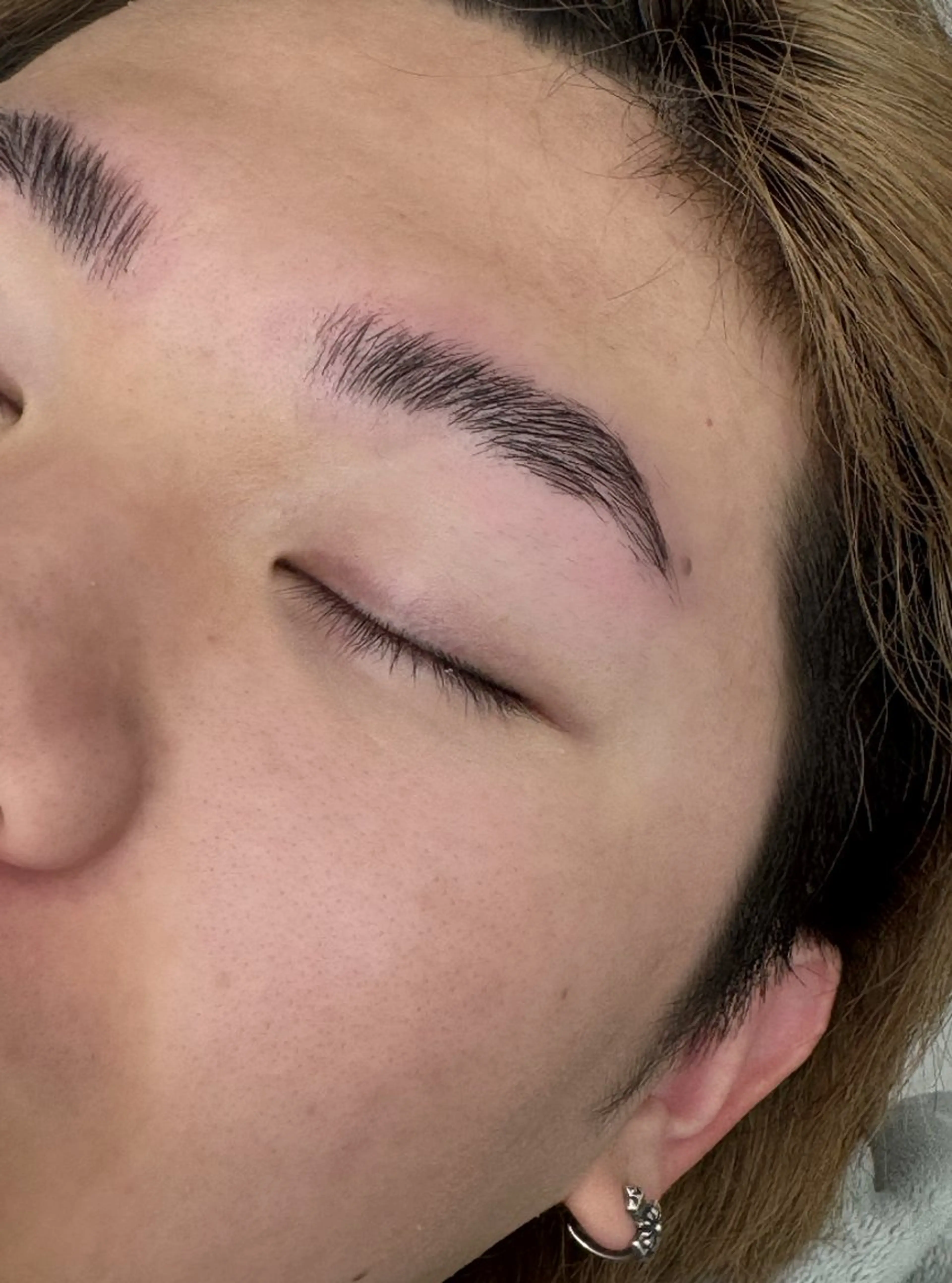 メンズ アイブロウ 眉毛ワックス脱毛 林 彩睦の眉毛・アイブロウイメージ