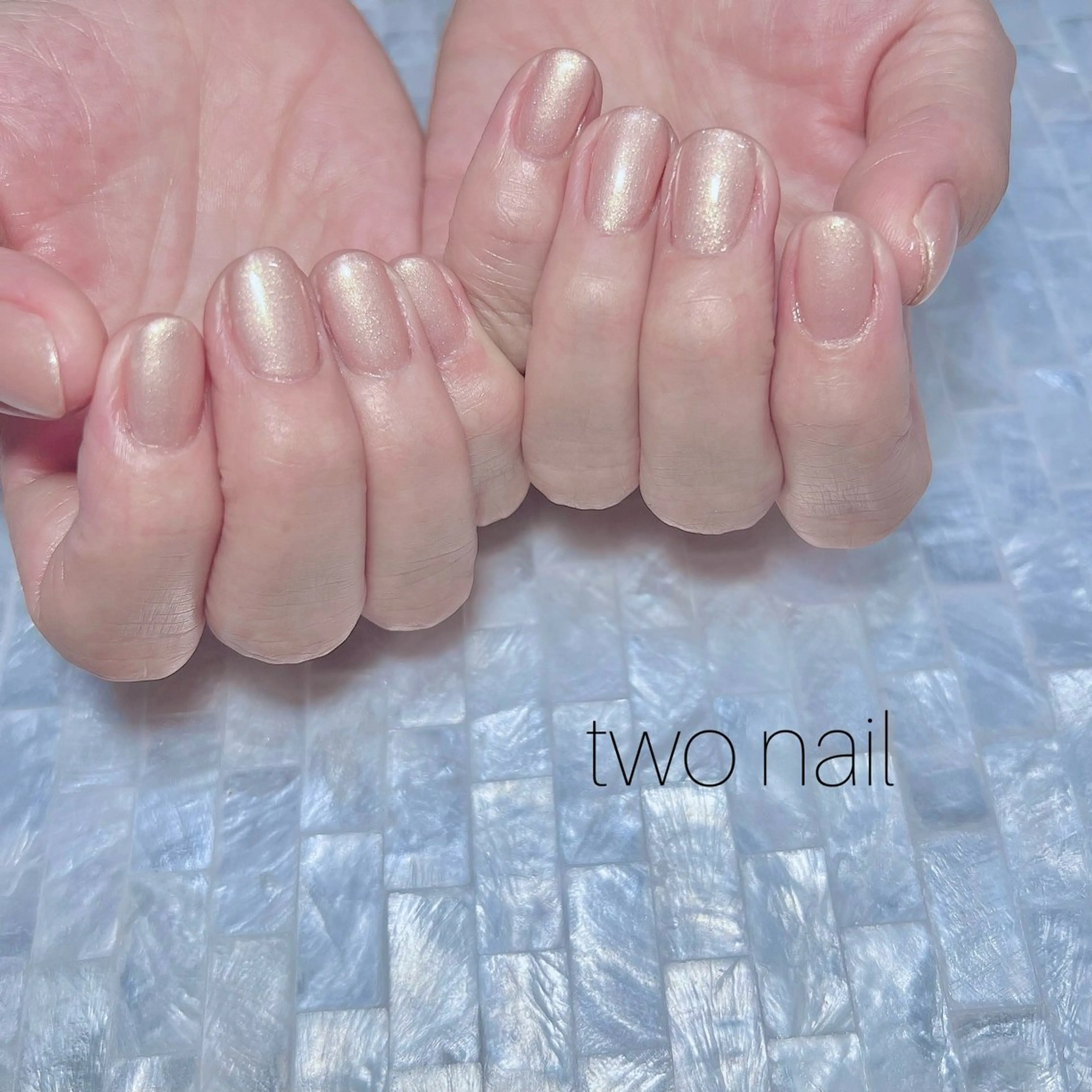 ネイル キラキラネイル ネイルチップ ホワイト ハンドネイル two nailのネイルデザイン