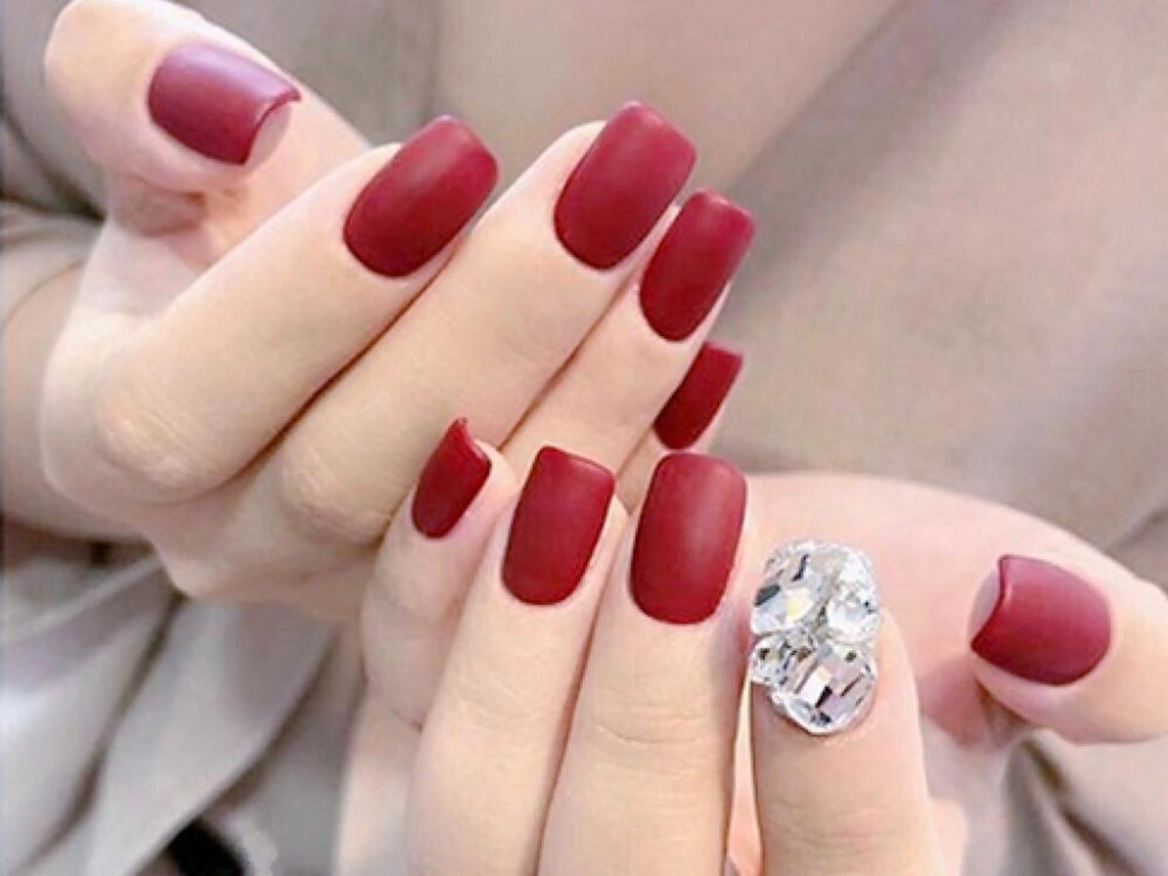 ネイル ストーンネイル ハンドネイル ネイル プリンセスのネイルデザイン