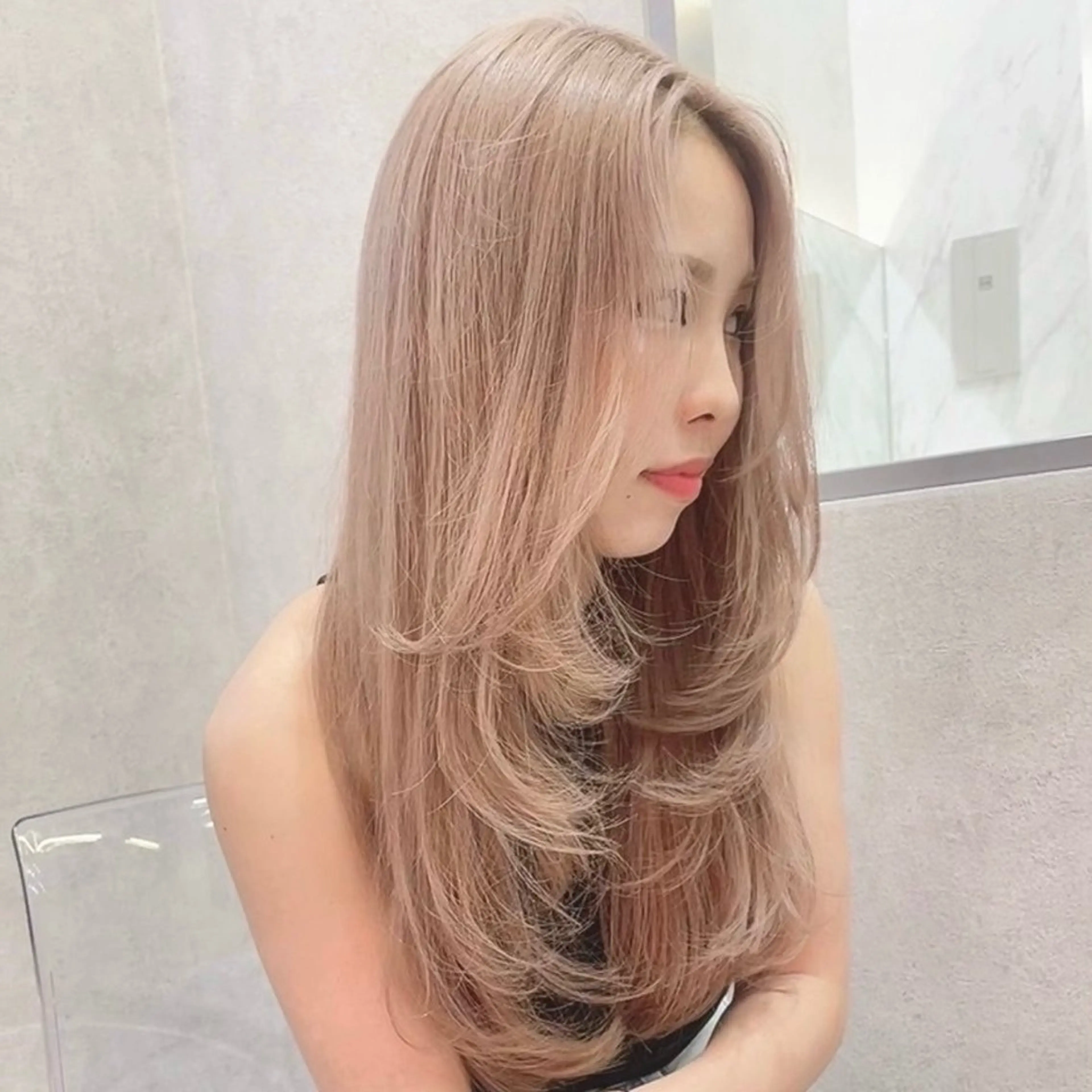 セミロング カラー ヘアカラー トリートメント Lond Le'a /ハイトーンカラーのヘアスタイル