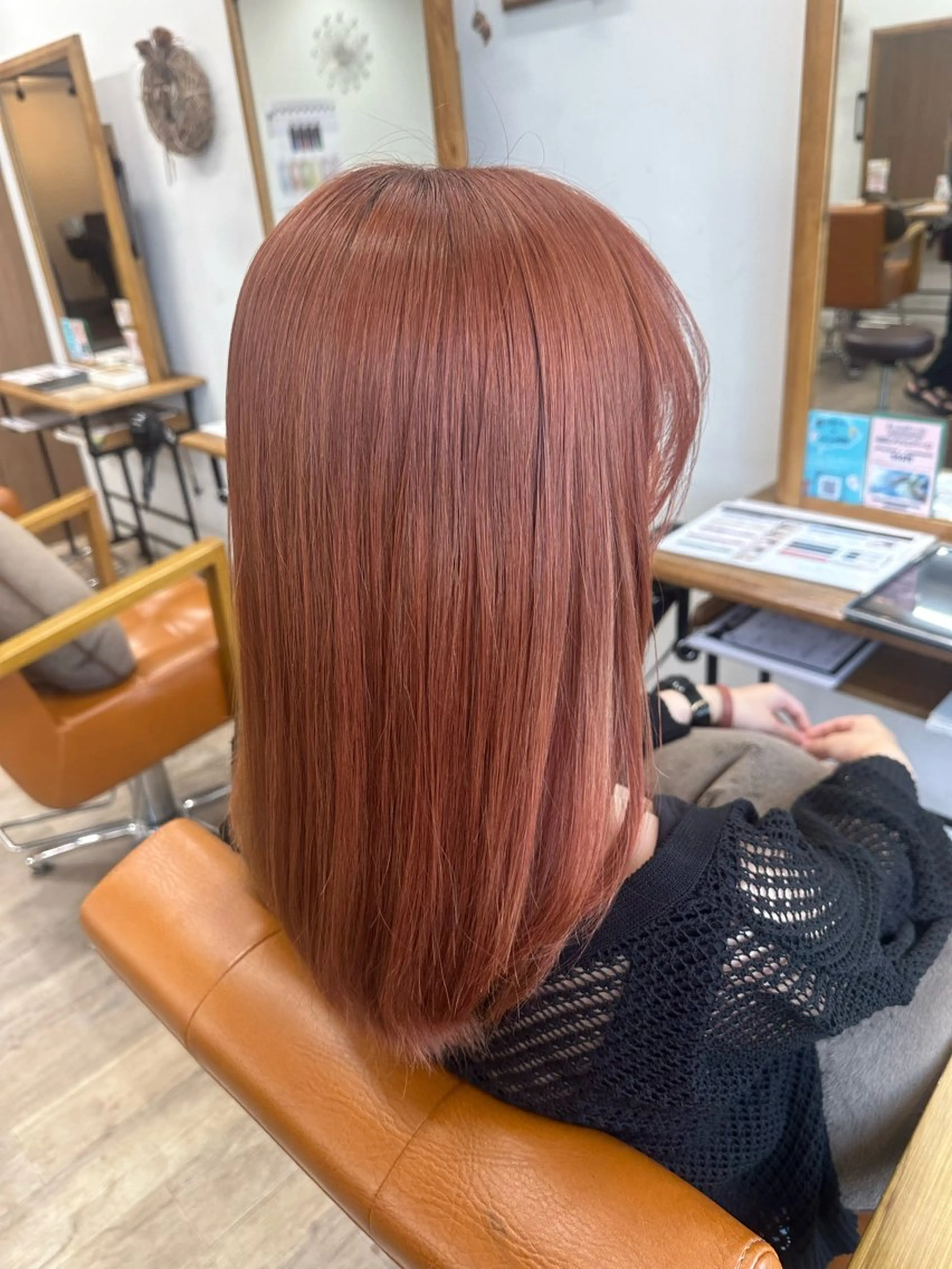 セミロング カラー オレンジピンク ヘアカラー Nail &Beauty by UNO伊勢原所属・COCO .のヘアスタイル