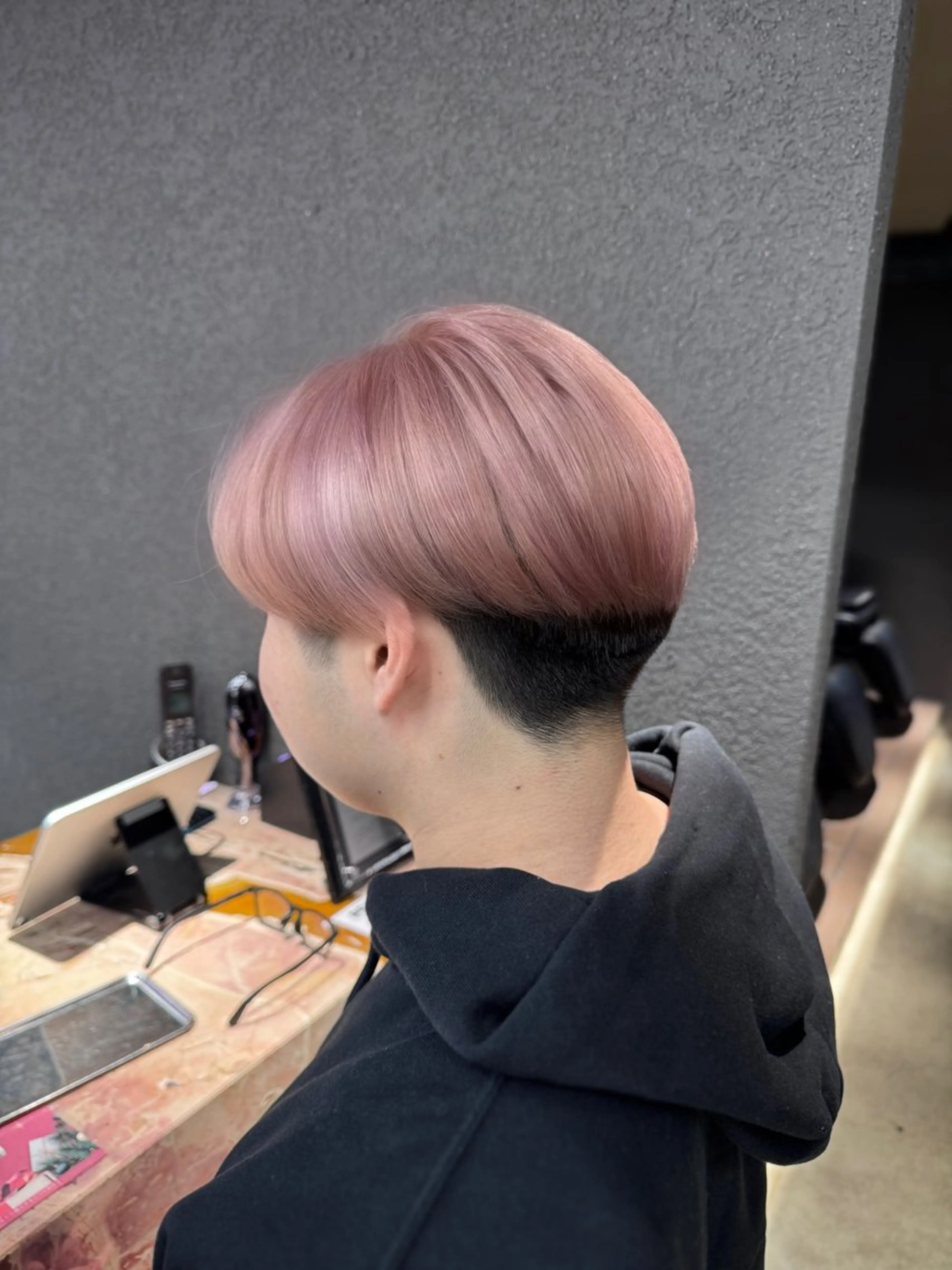 カラー メンズ ピンクカラー ヘアカラー トリートメント 紬/enne/ブリー チ/ハイトーンのヘアスタイル