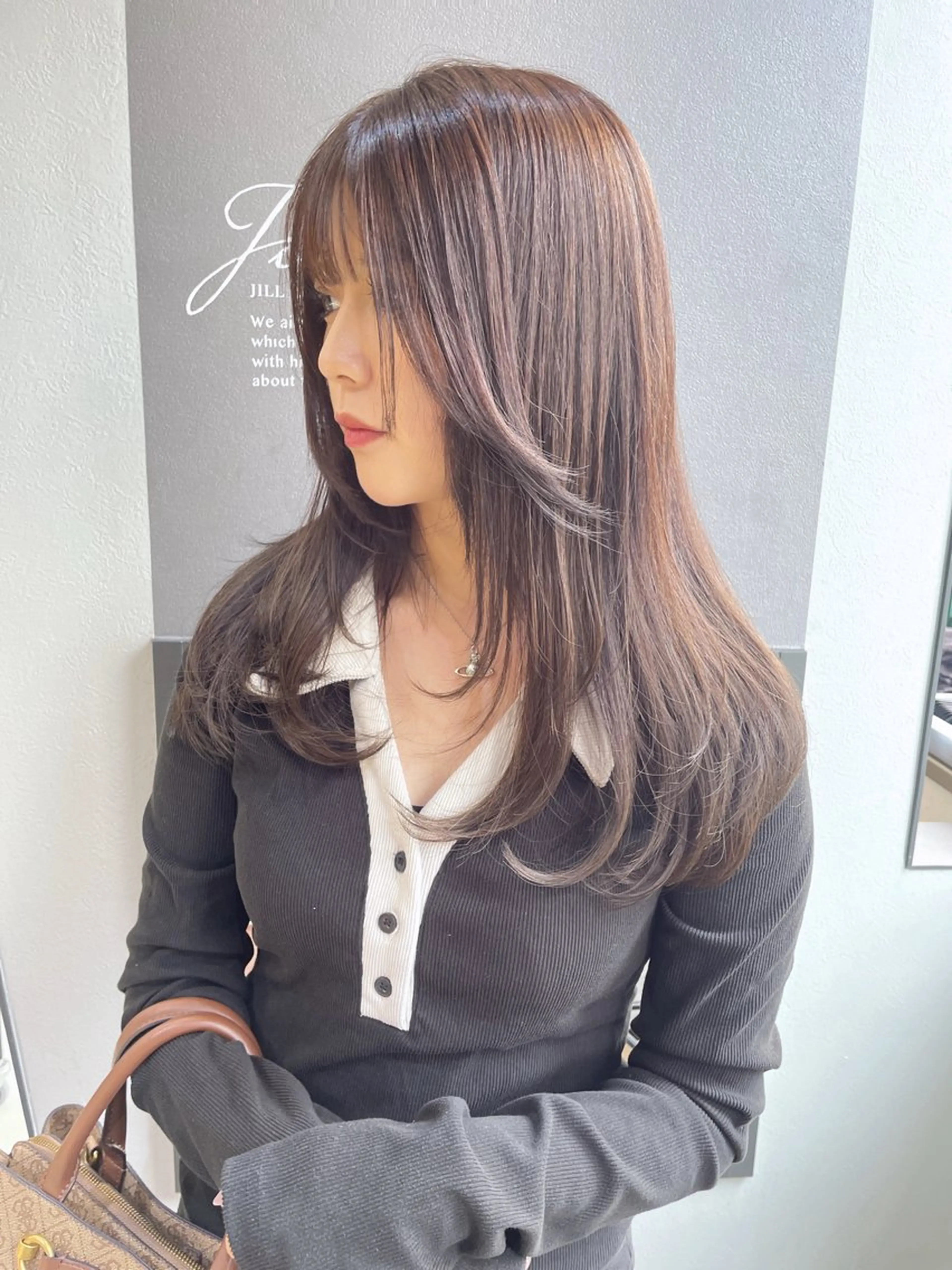 ロング カラー グレージュ レイヤーカット AIRI layer cut hairのヘアスタイル