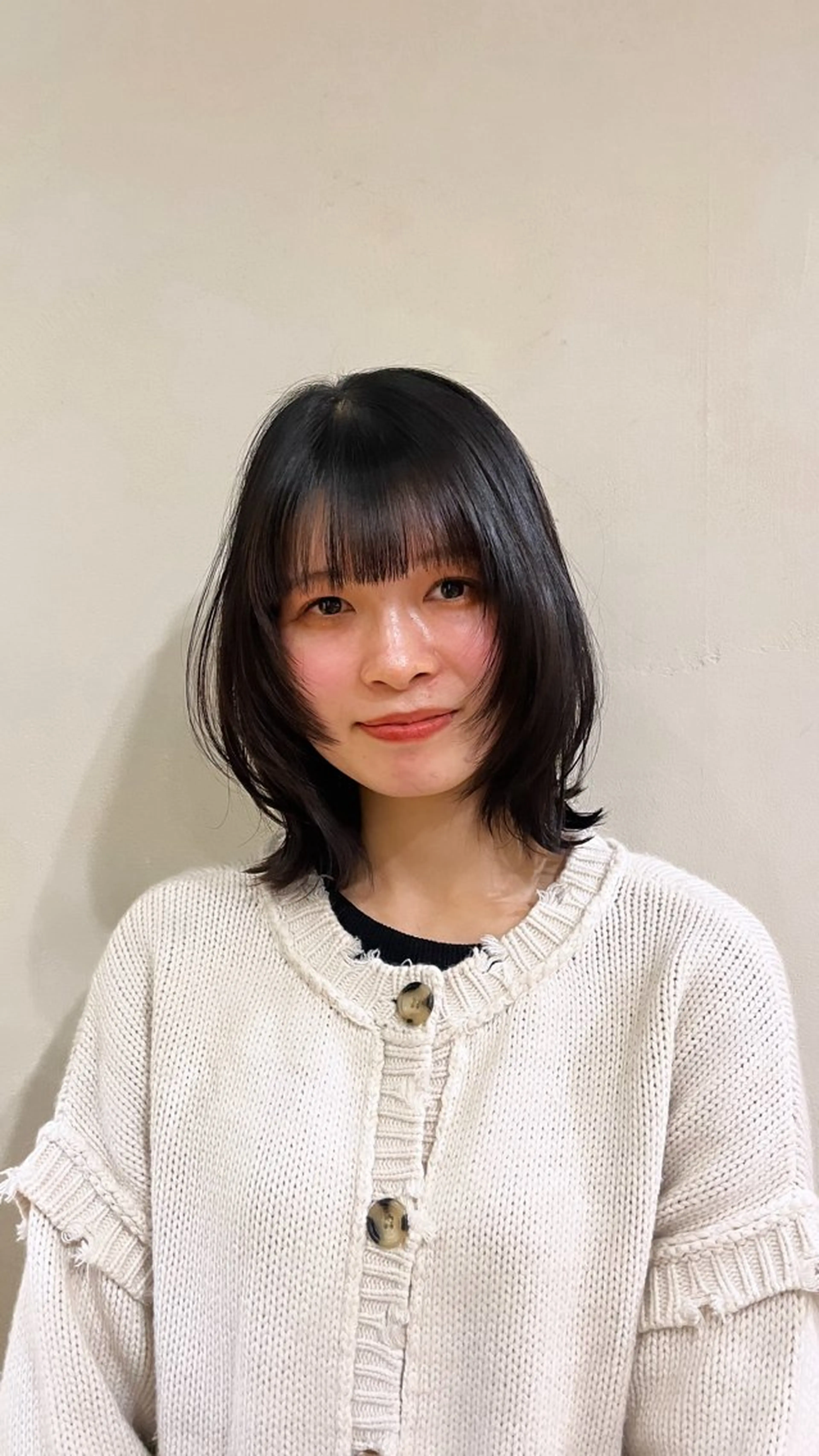 ミディアム ウルフカット カット えんぐちとも／透明感 カラー／博多ボブのヘアスタイル