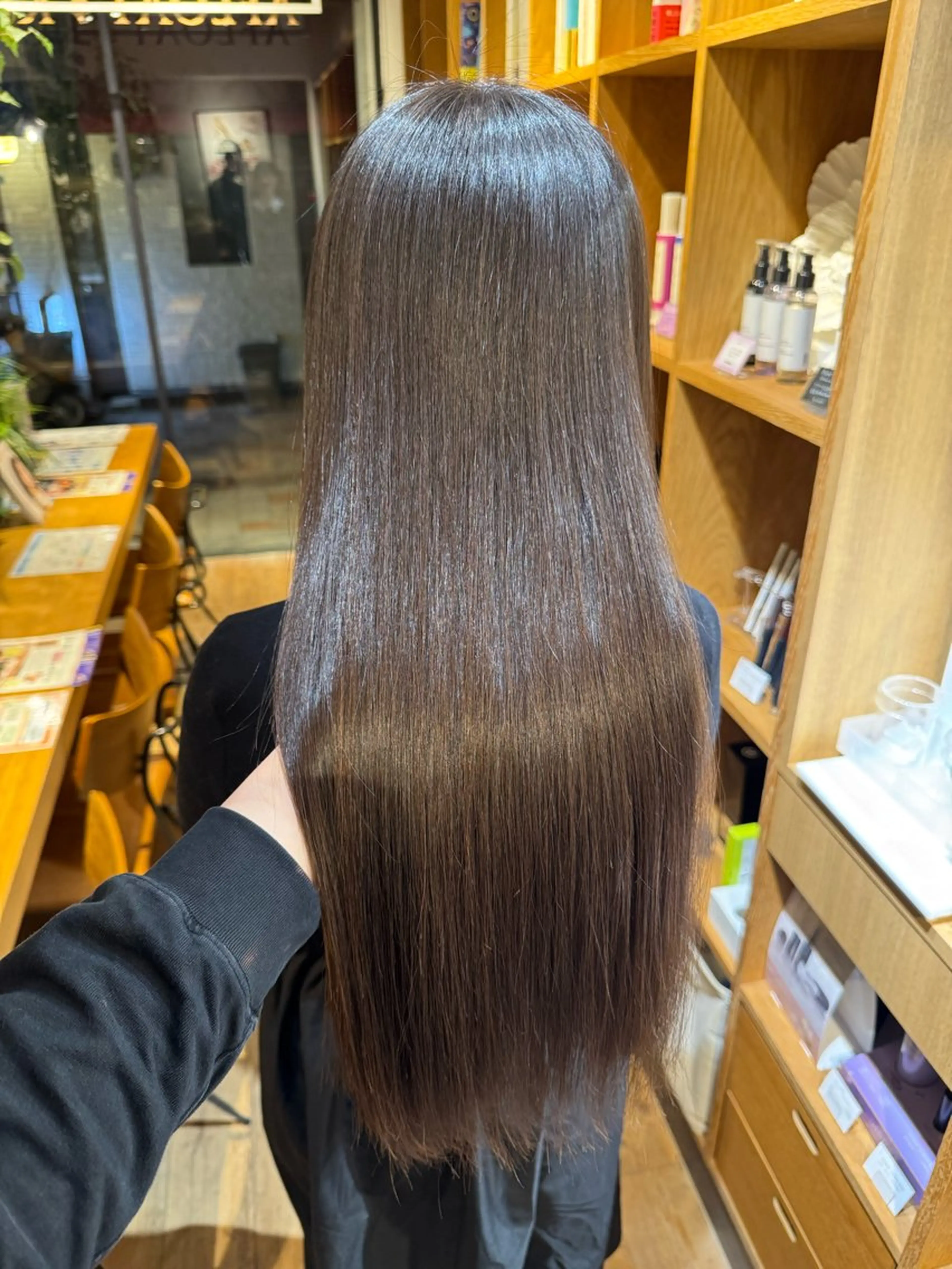 セミロング カット 縮毛矯正 トリートメント afloatkobe所属・美髪/髪質改善 川口凌弥のヘアスタイル