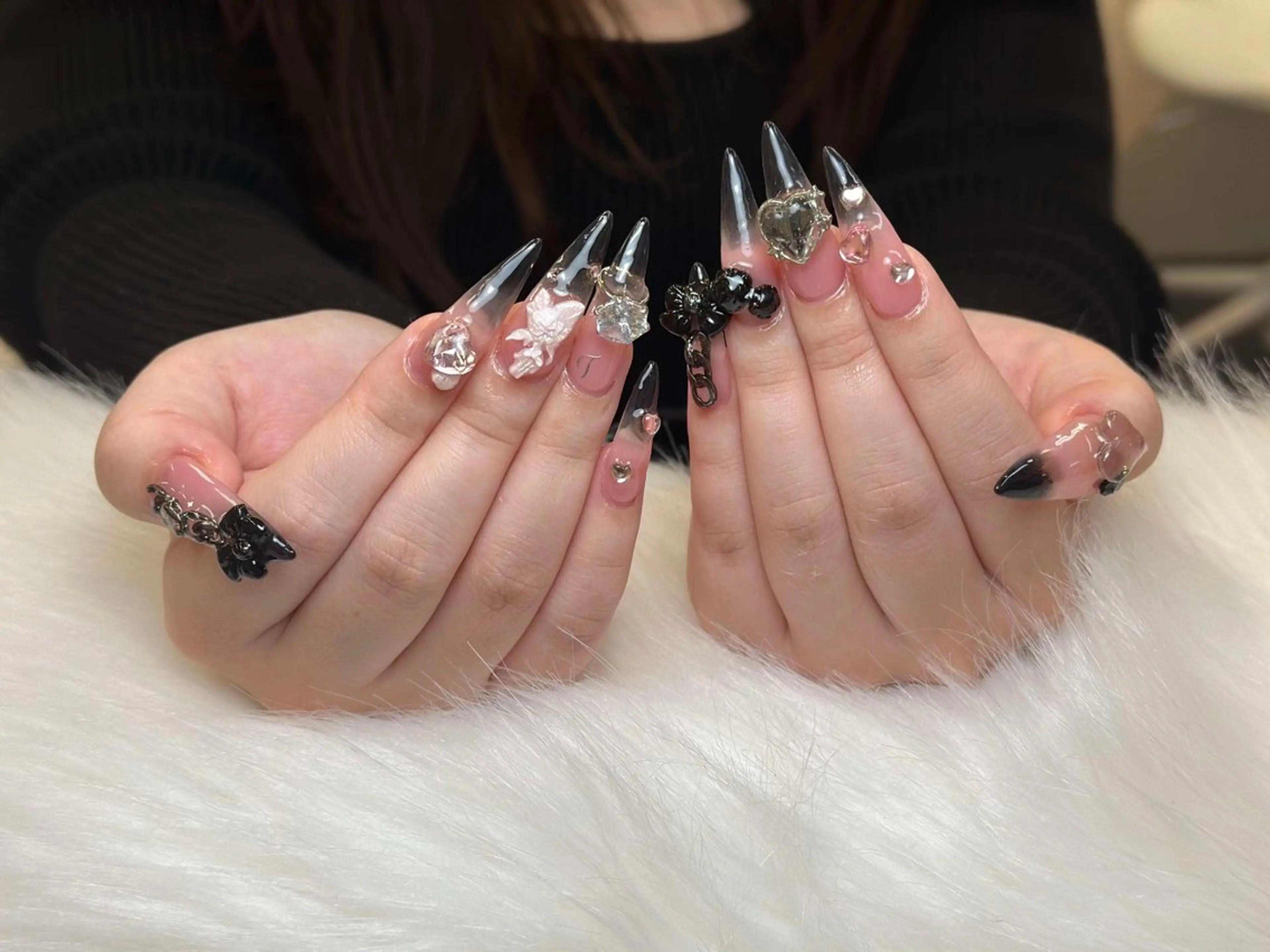 ネイル グラデーション キラキラネイル ワンカラーネイル 冬ネイル Jenn Nail Salonのネイルデザイン