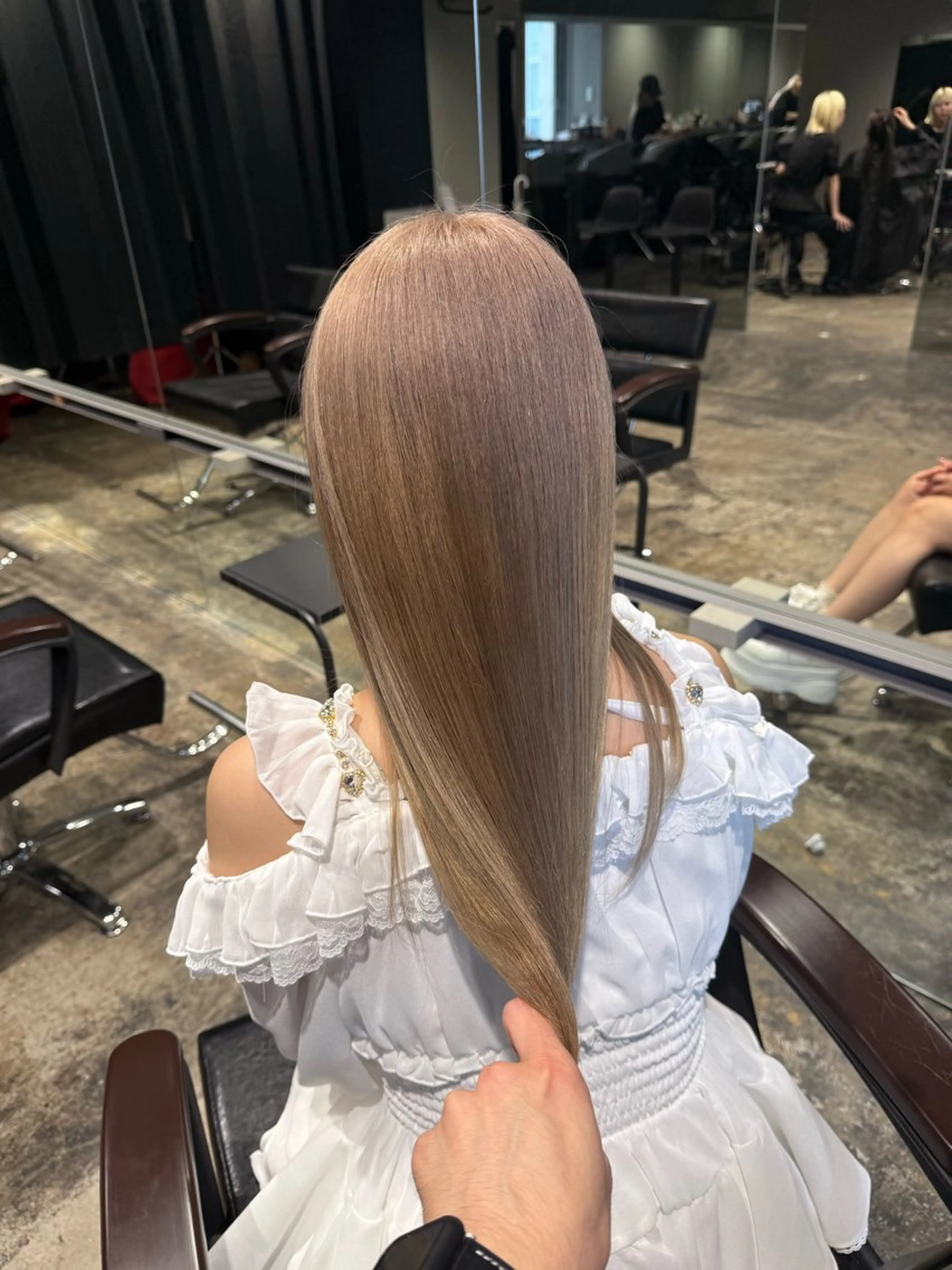ロング カラー ブリーチ グレージュ ヘアカラー トリートメント ヘッドスパ ヘアセット 高橋大樹/グレージュ /ベージュ/美髪のヘアスタイル