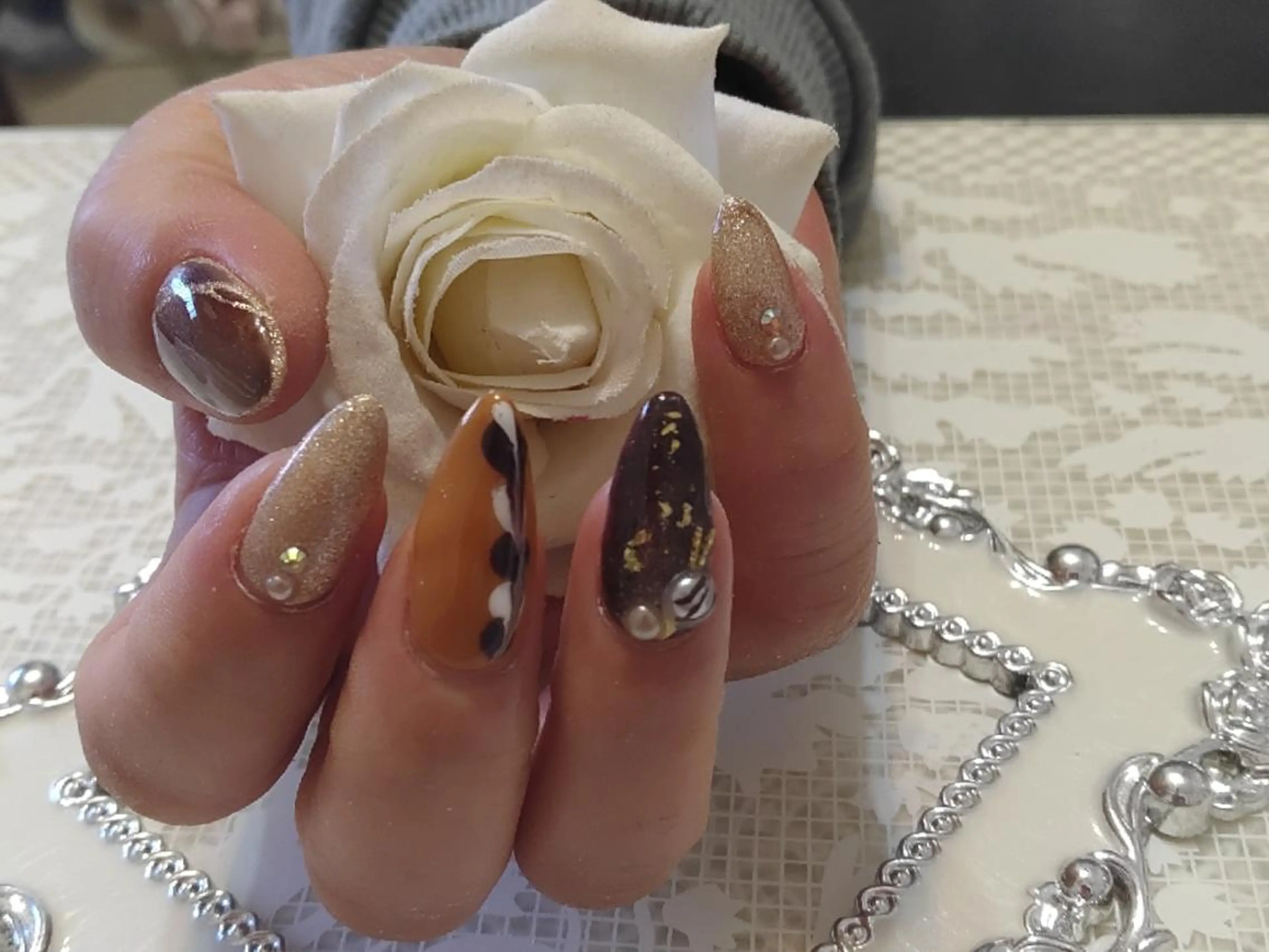 ネイル マグネットネイル バレンタイン エステとネイル ローズコンフォートのネイルデザイン