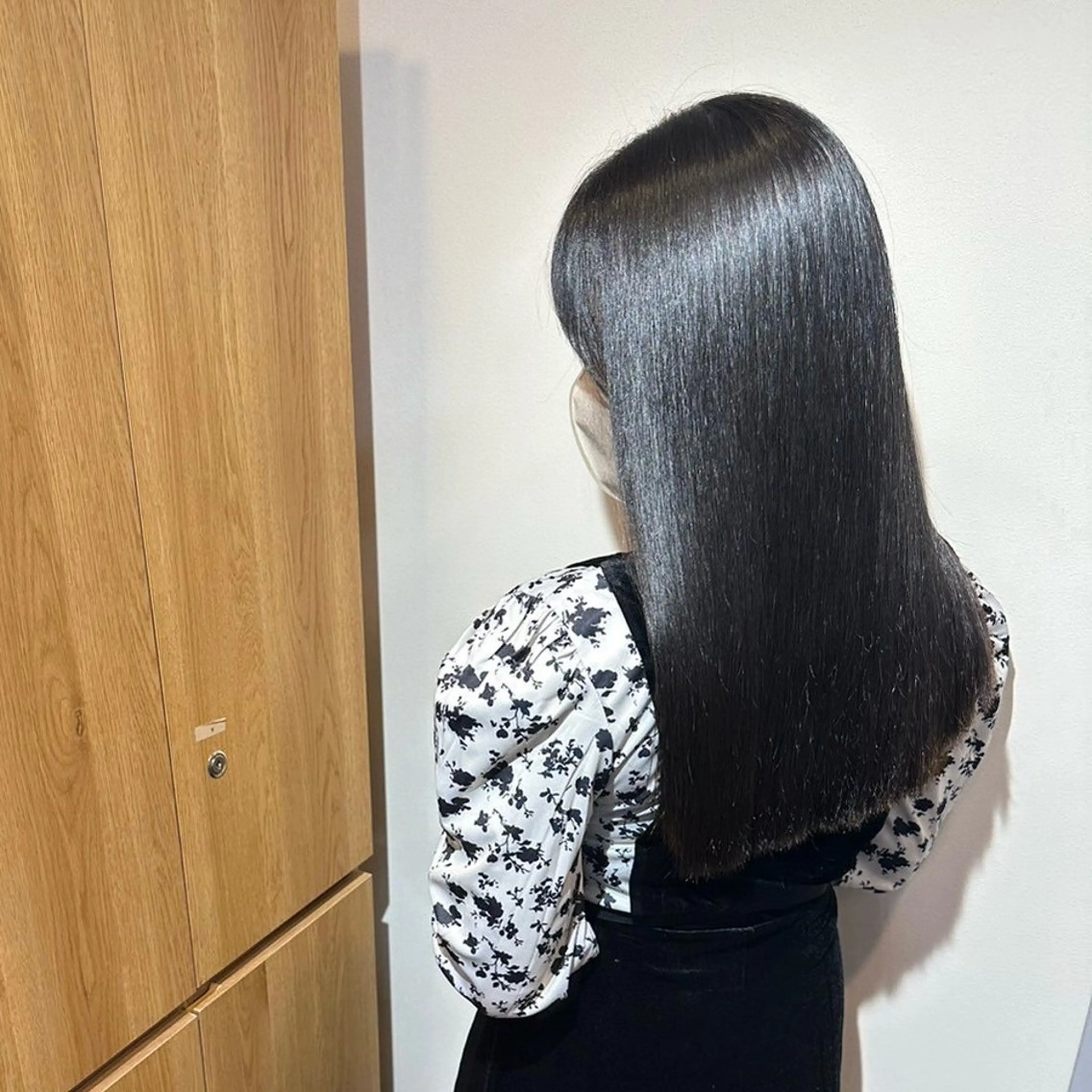 ロング 岡田 佳子のヘアスタイル