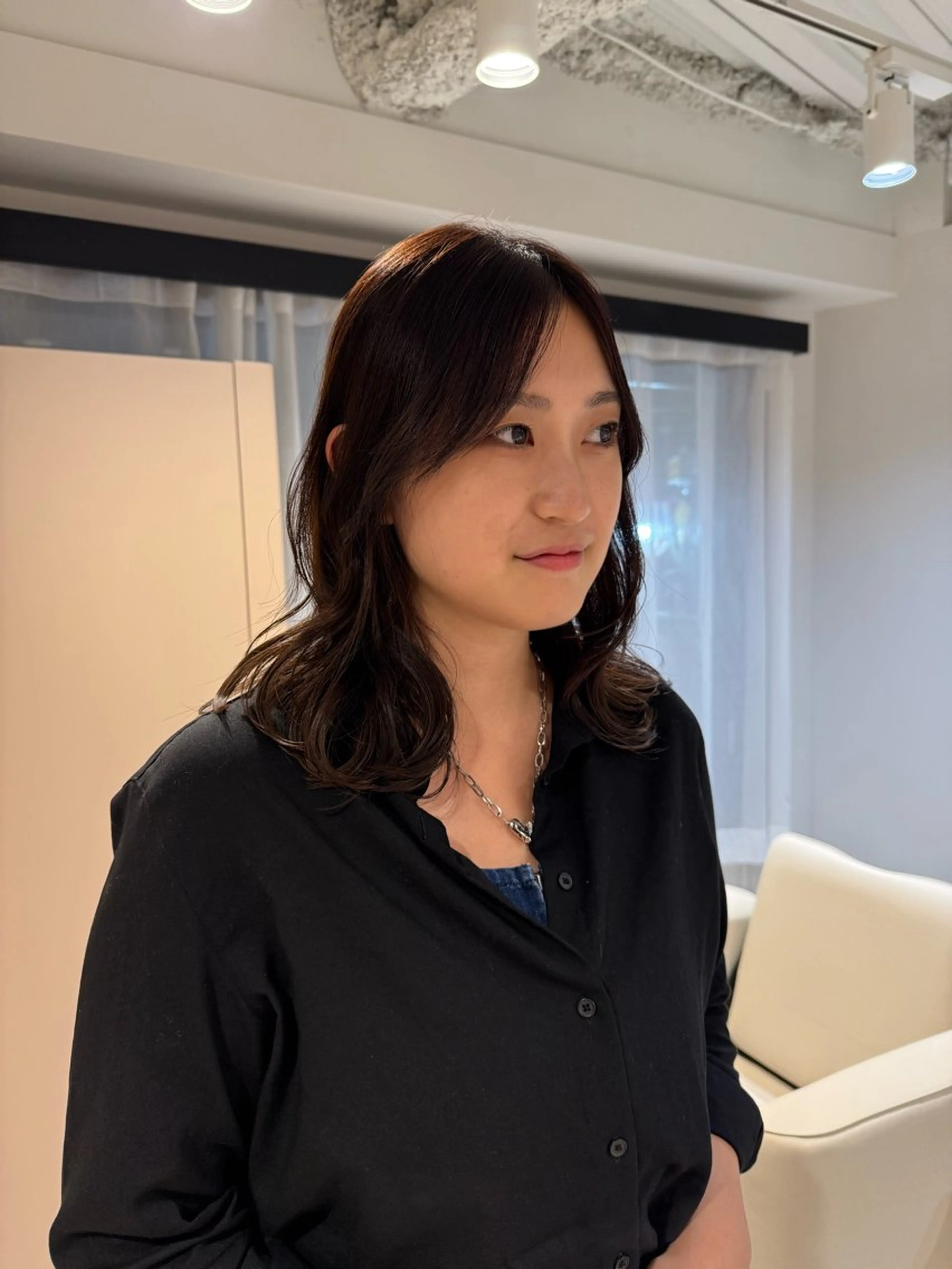 ミディアム ミディアムレイヤー レイヤーカット SHEA +所属・SHEA 遥海 アイブロウ/眉パーマの眉毛・アイブロウイメージ