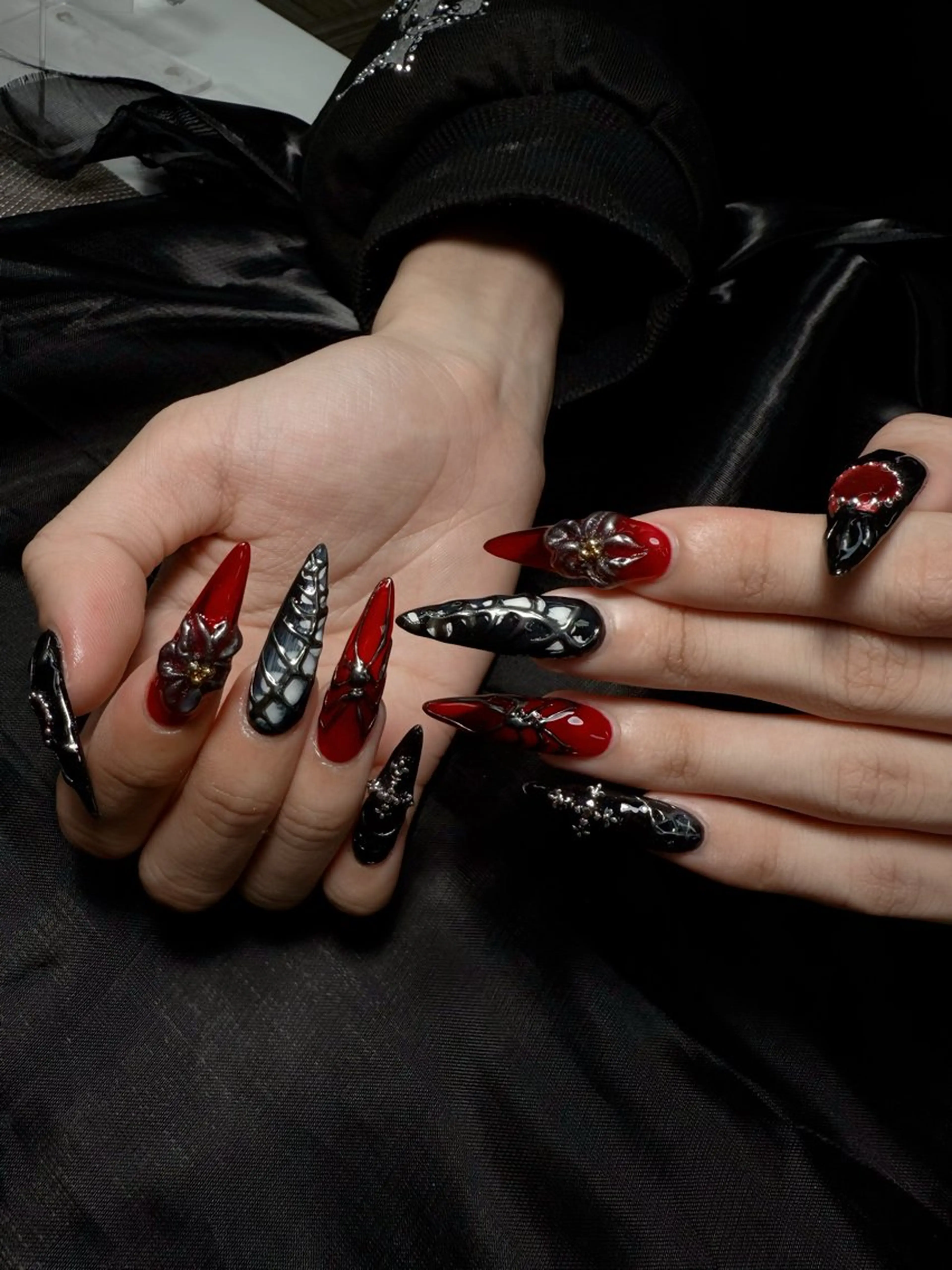 ロング ハンドネイル Bibi beauty spa Osaka所属・Bibi nail Osakaのネイルデザイン