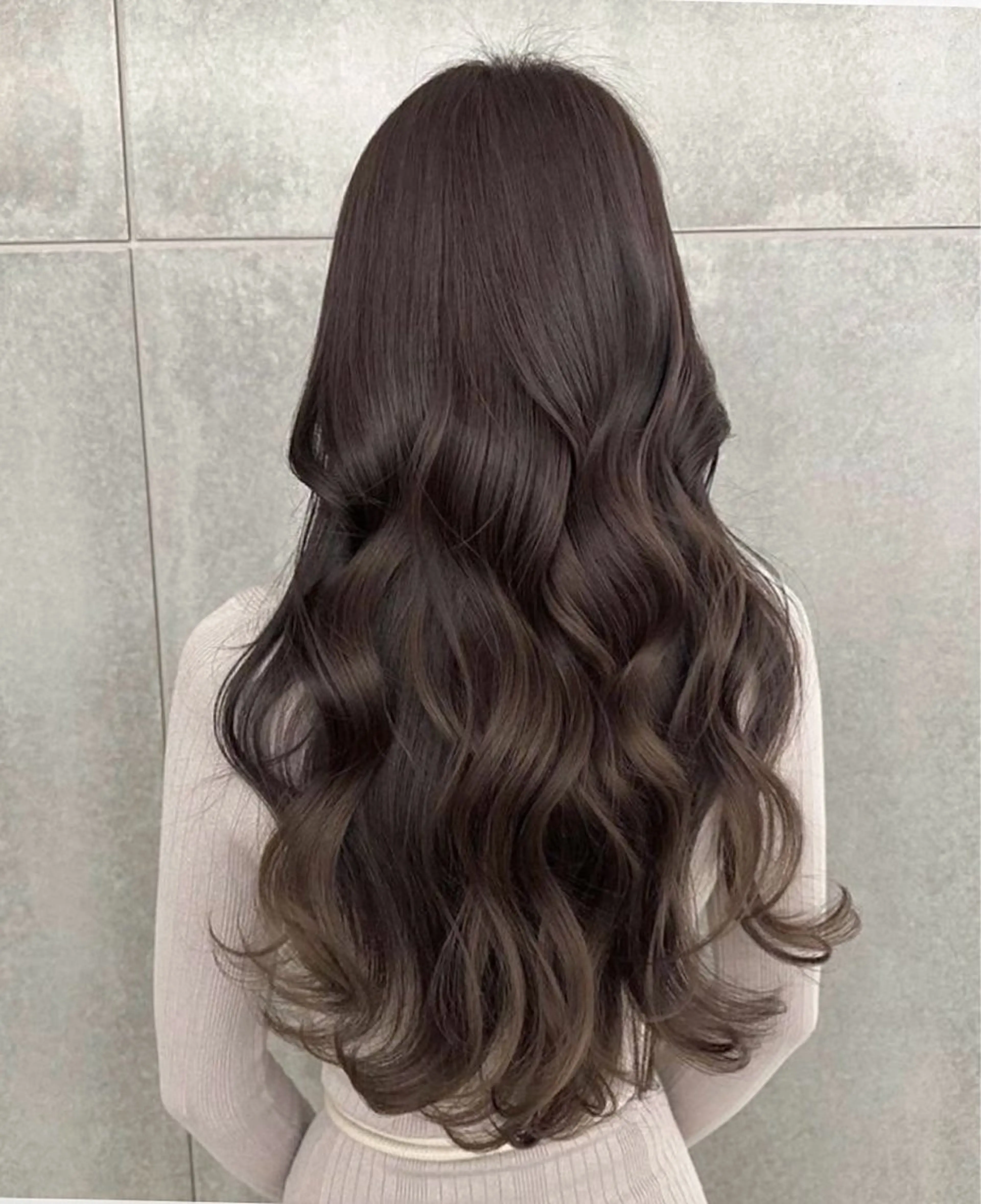 セミロング 𝑴𝑰𝒀𝑼🩰 /透明感カラー/青山のヘアスタイル