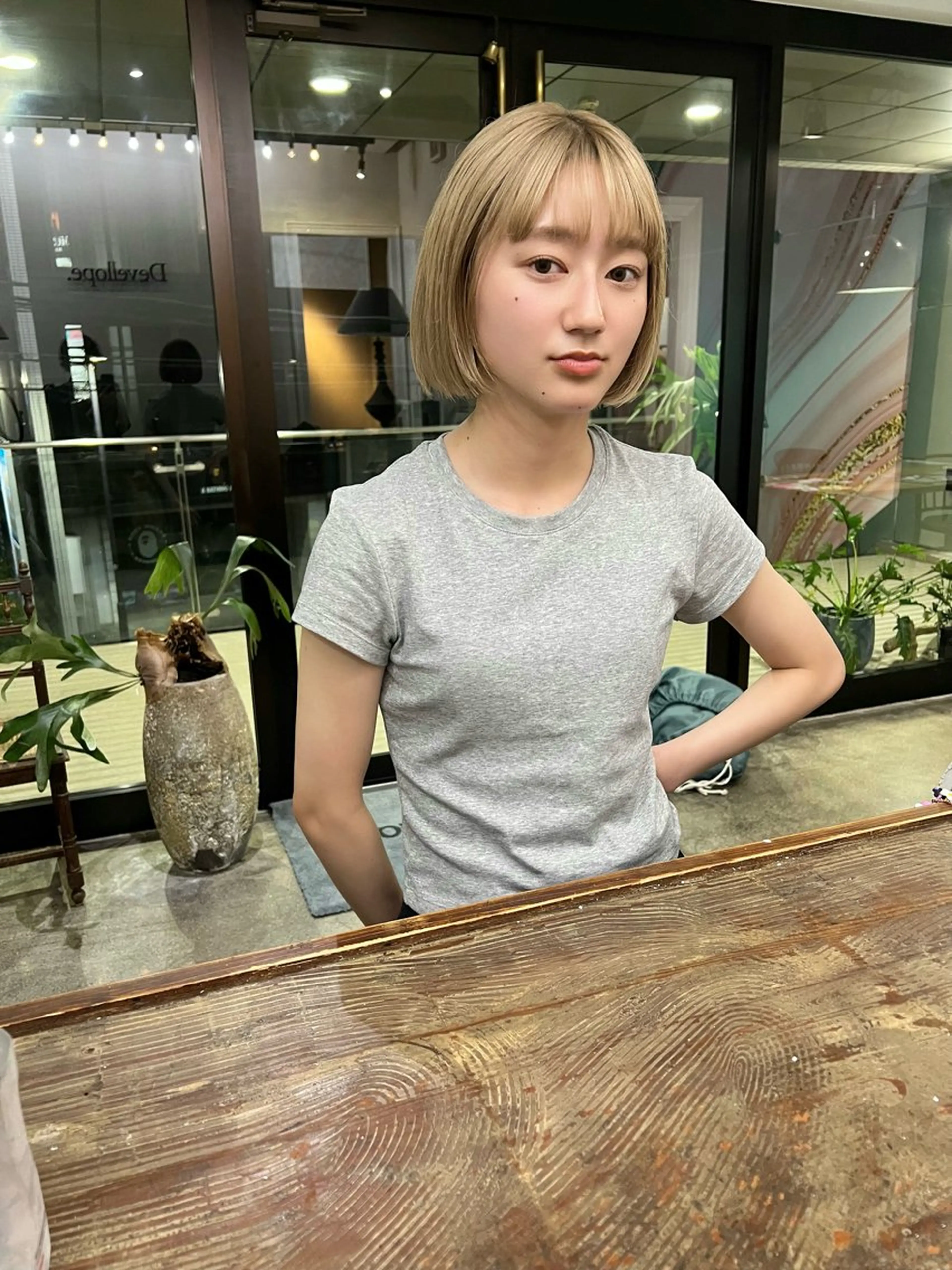 ショート カラー ベージュカラー ブリーチ ブロンド ブロンドベージュ ケアブリーチ カット ヘアカラー 千葉 郁也のヘアスタイル