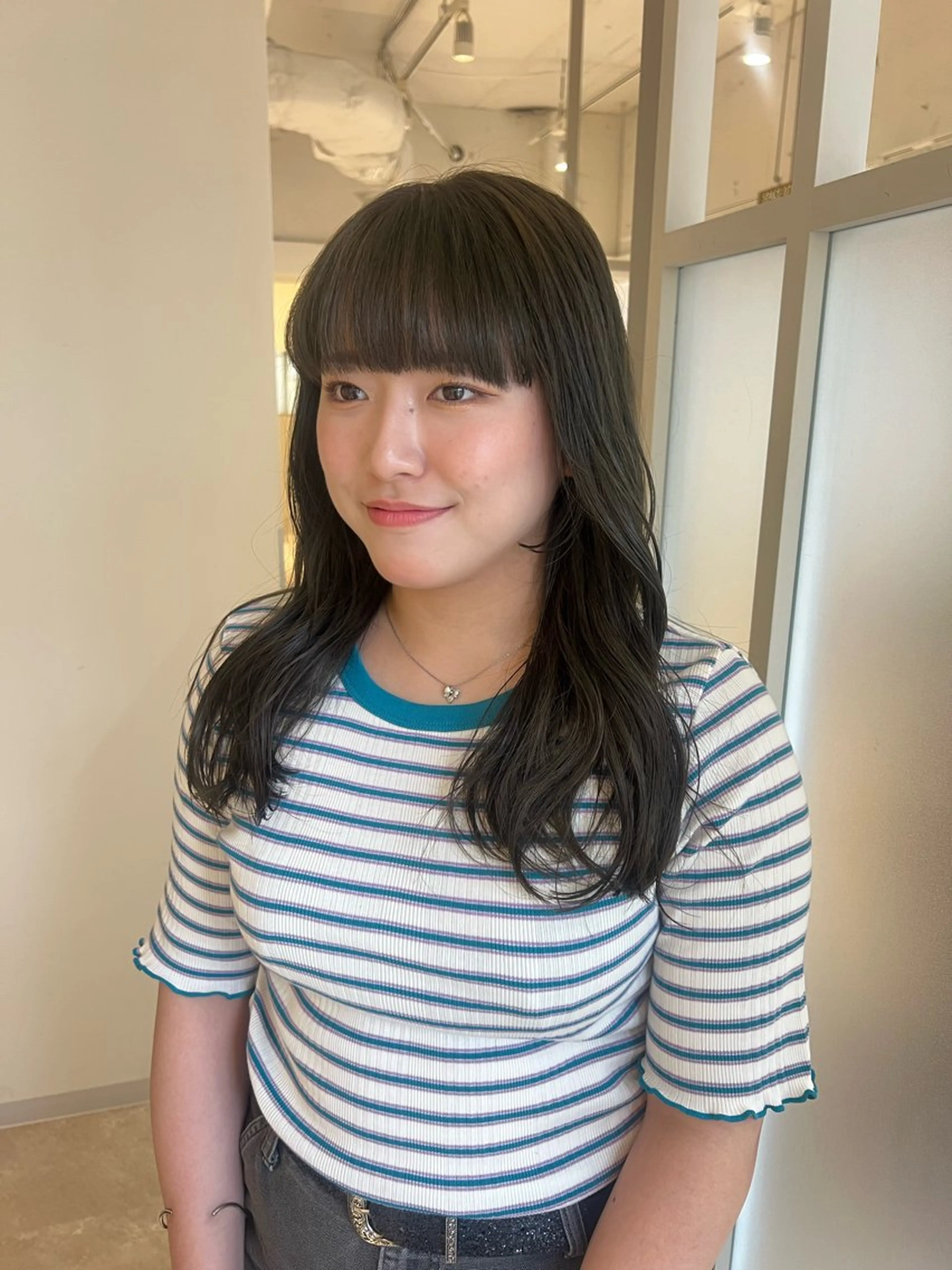 ロング カラー ヘアアレンジ オリーブグレー カット ヘアカラー トリートメント 暗髪カラー🫐パーマ おくだりんかのヘアスタイル